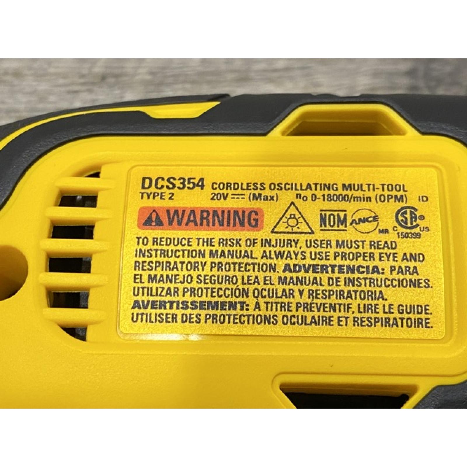 LIKE NEW - DEWALT ATOMIC 20V MAX Cordless Brushless Oscillating Multi Tool Kit