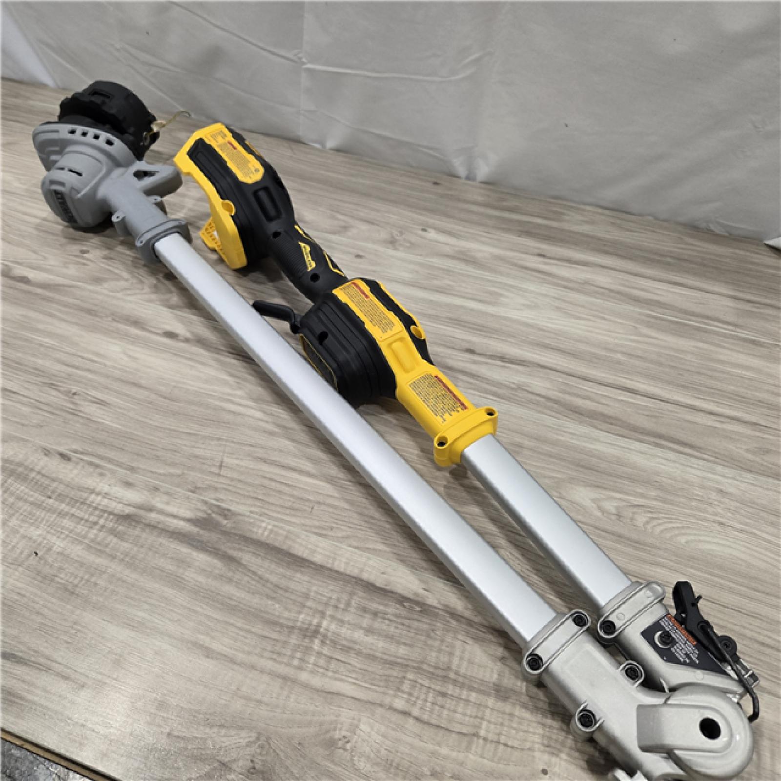 LIKE NEW! - DEWALT 20V MAX Cordless Foldable String Trimmer (Tool Only)
