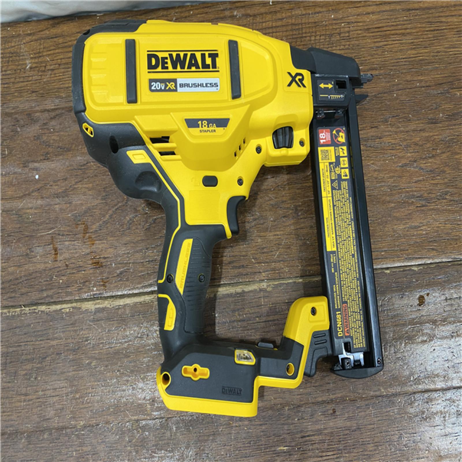 AS-IS DEWALT 20V-MAX XR 18GA BRAD NAILER KIT