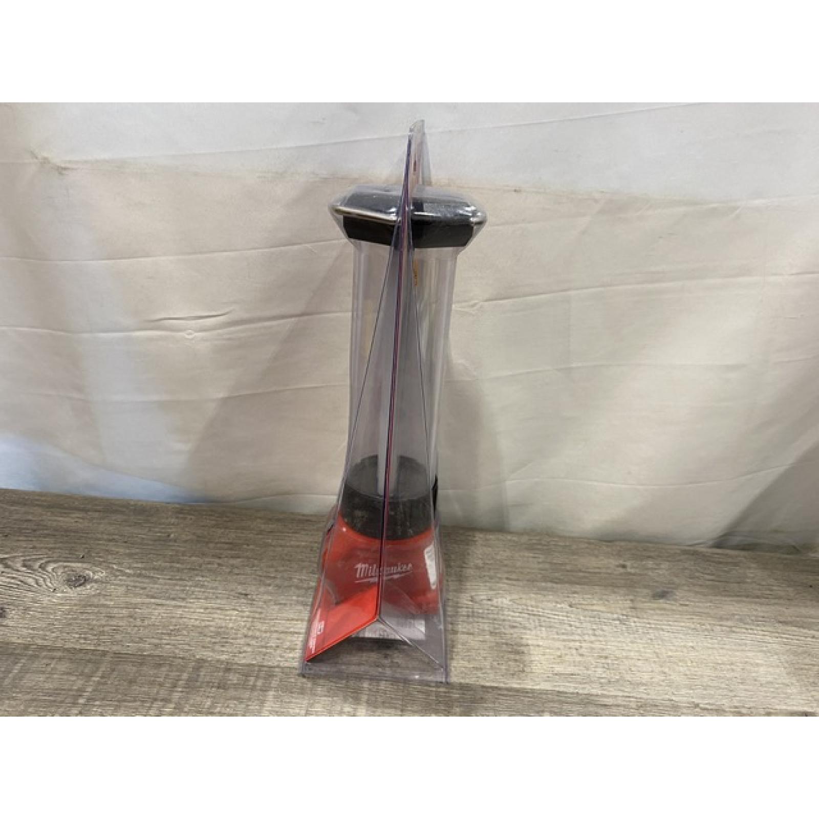 NEW - Milwaukee 18-Volt Lithium-Ion Cordless 700-Lumen LED Lantern/Trouble Light w/ USB Charging (Tool-Only)