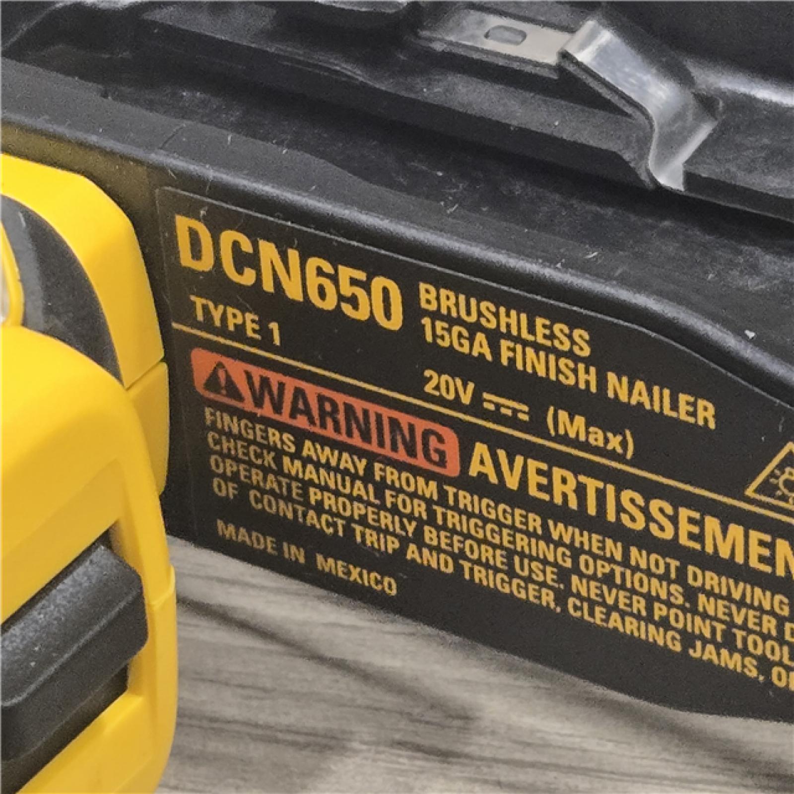 AS-IS DeWalt 15 GA ANGLED FINISH NAILER KIT