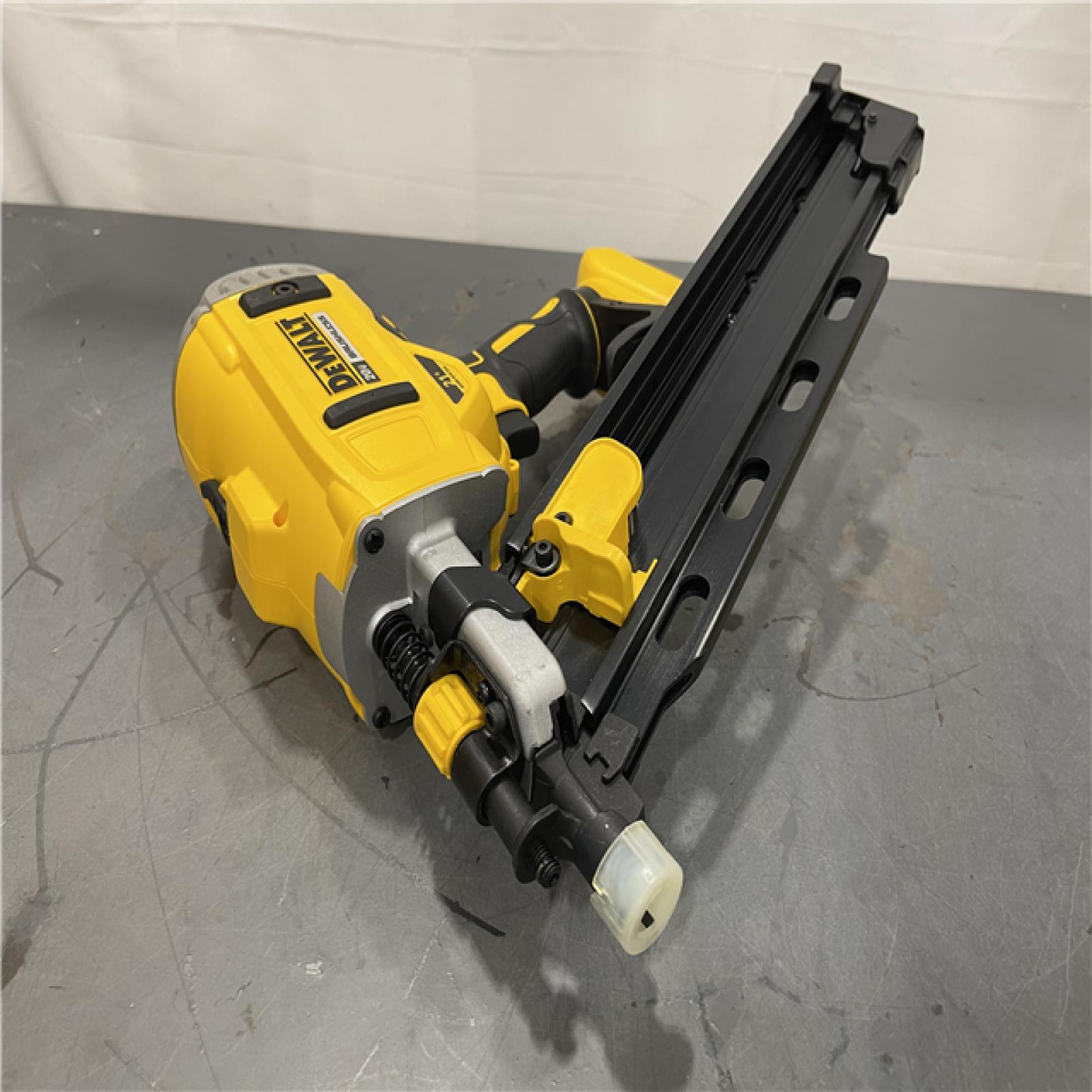 AS-IS - DeWalt 20V MAX XR Lithium-Ion Electric Cordless Brushless 2-Speed 21° Plastic Collated Framing Nailer (Tool Only)
