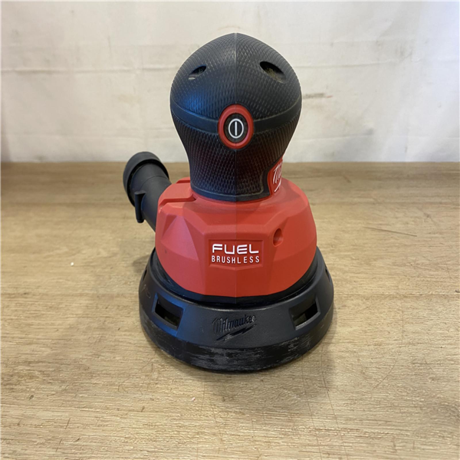 AS-IS Milwaukee 18V Lithium-Ion Brushless Cordless FUEL 5 in. Random Orbit Sander (Tool-Only)