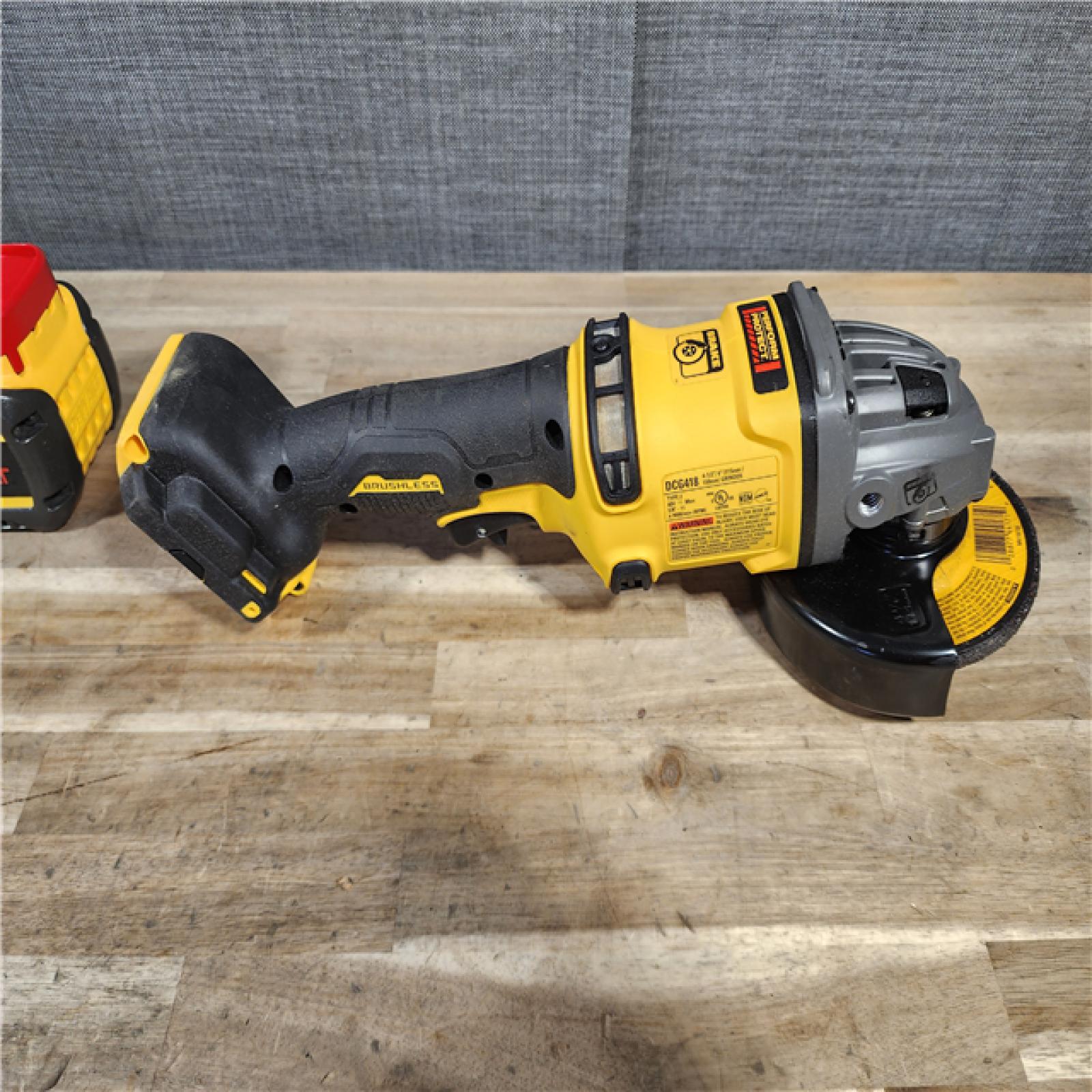 HOUSTON LOCATION - AS-IS DeWalt Flexvolt 60V Max Cordless Grinder  4.5 in; 6 in  Kit  W/ (2) BATTERY & CHARGER (DCG418X2)