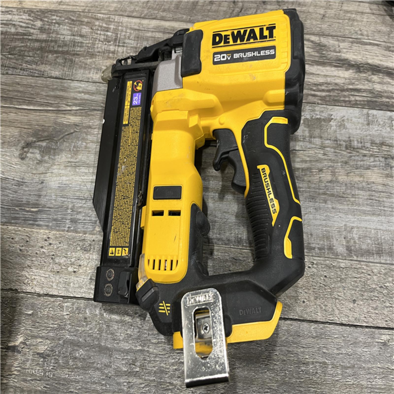 AS-IS DEWALT ATOMIC 20V MAX Lithium Ion Cordless 23 Gauge Pin Nailer Kit