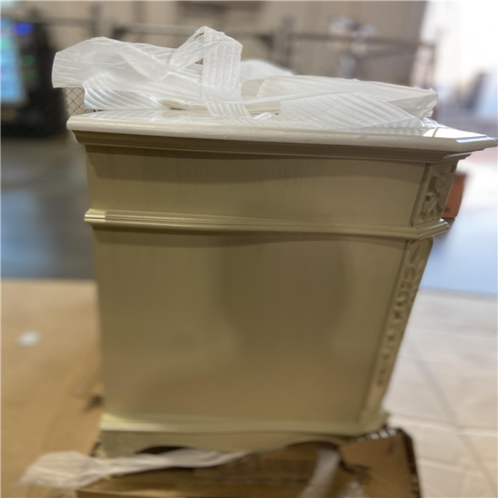 Dallas Location- Vanity