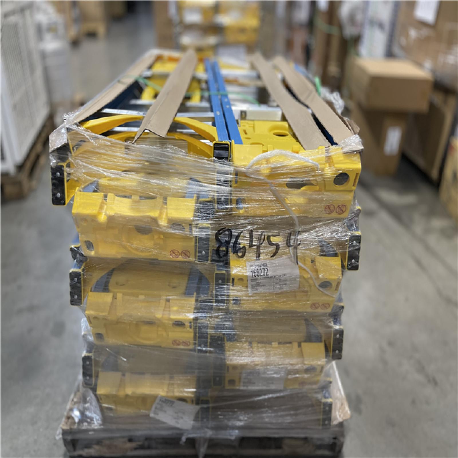 DALLAS LOCATION - Werner 4 Ft. 250 Lbs. Load Capacity Type-I Duty Rating Fiberglass Step Ladder PALLET-(12 UNITS)