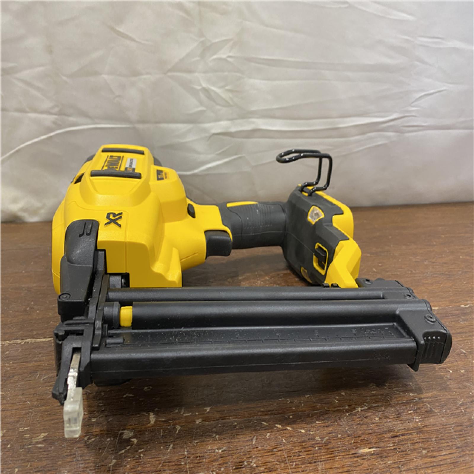 AS-IS DEWALT 20V MAX XR 18 Gauge Brad Nailer Kit