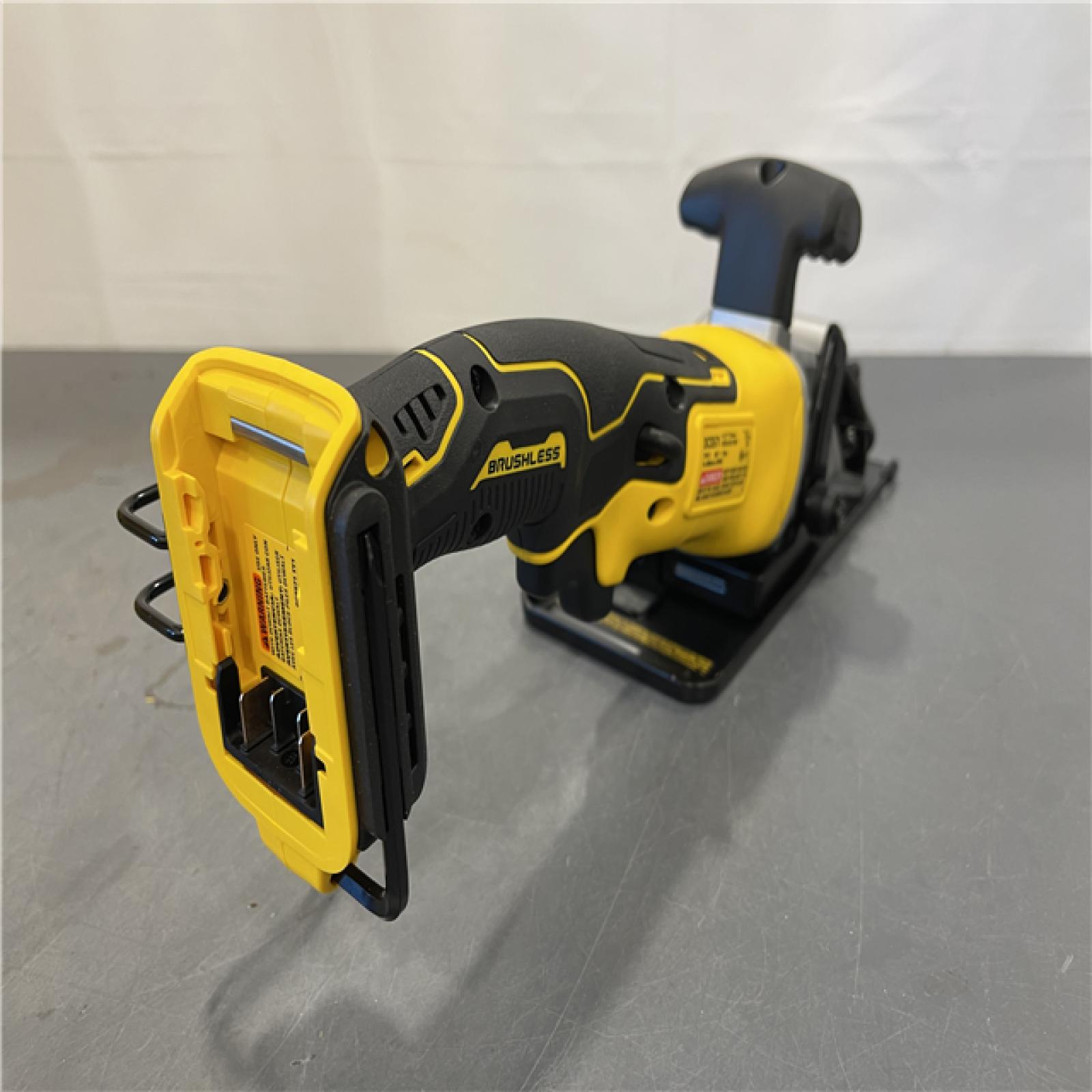 AS-IS - DEWALT ATOMIC 20V MAX Cordless Brushless 4-1/2 in. Circular Saw