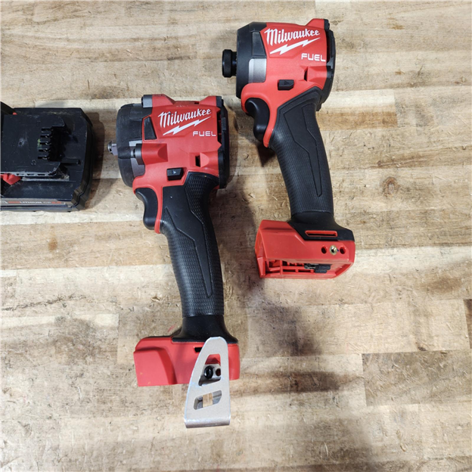 HOUSTON LOCATION - AS - IS Milwaukee 2 Tool Combo Kit W/ (2) Battery & Charger