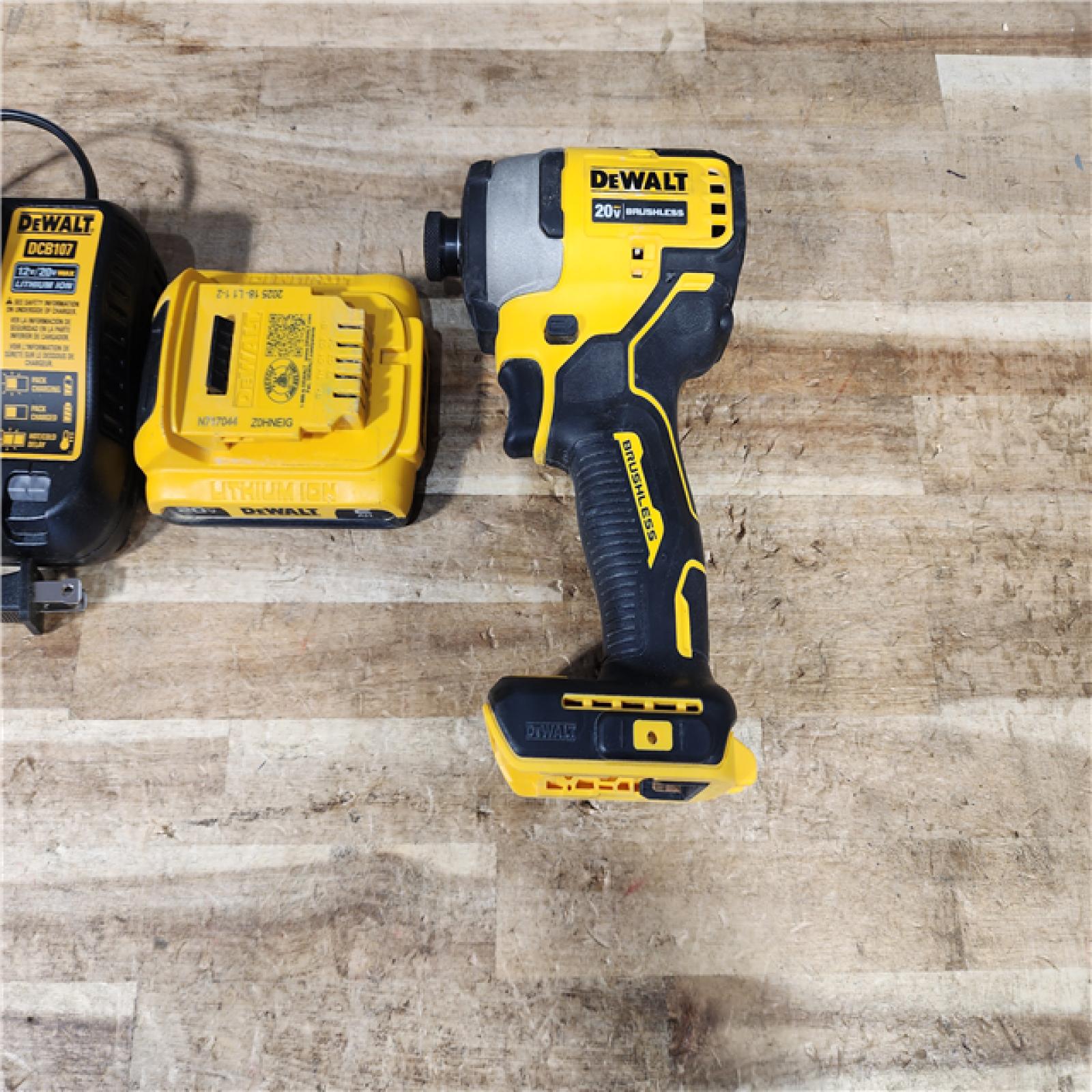 HOUSTON LOCATION - AS - IS DEWALT Atomic 20V Max Lithium-Ion Brushless Cordless Compact 1/4 in. Impact Driver Kit