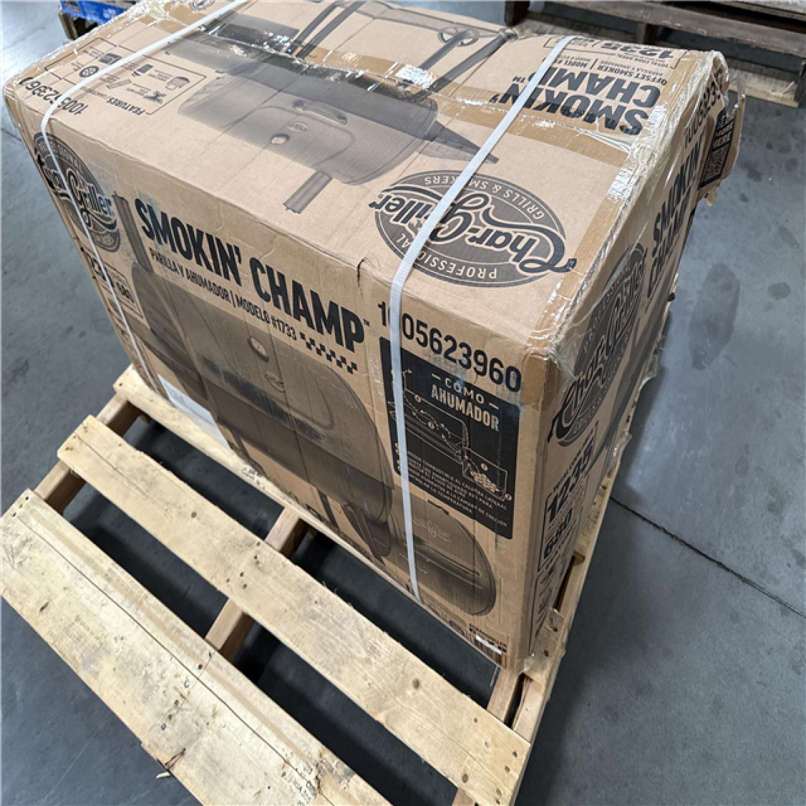 California AS-IS Professional Char-Griller Smokin Champ Offset Smoker (Damaged Box)