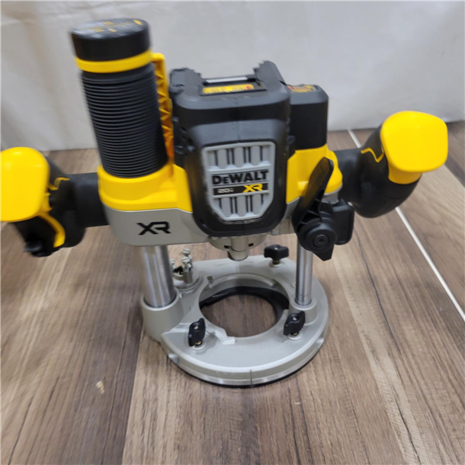 AS-IS  DEWALT 20V MAX XR 2-1/4 Peak HP Brushless Cordless Plunge Router (Tool Only)