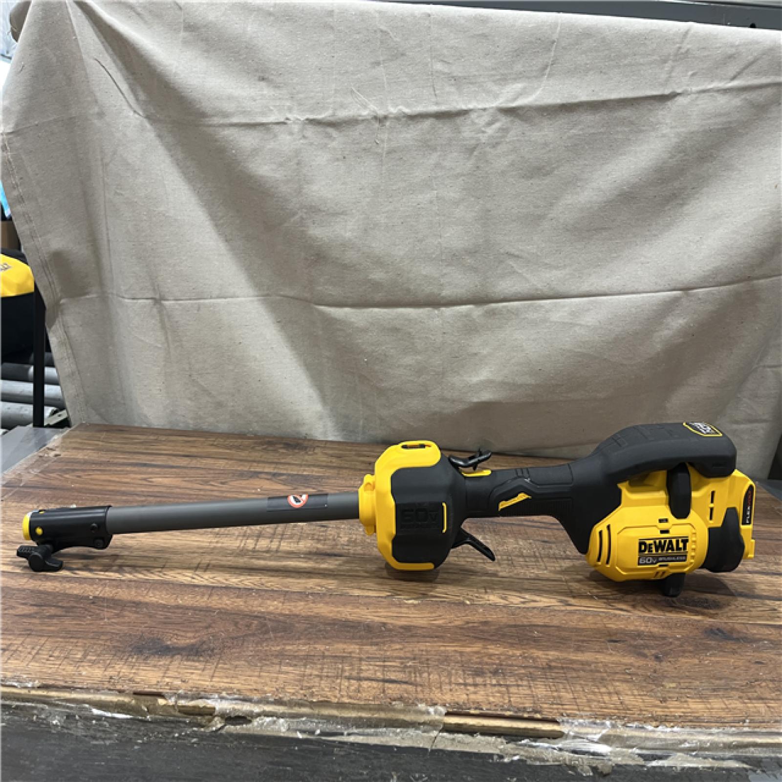 AS-IS DEWALT FLEXVOLT 60V MAX 17 in. Cordless Battery Powered Attachment Capable Trimmer Kit with (1) FLEXVOLT 3 Ah Battery & Charger