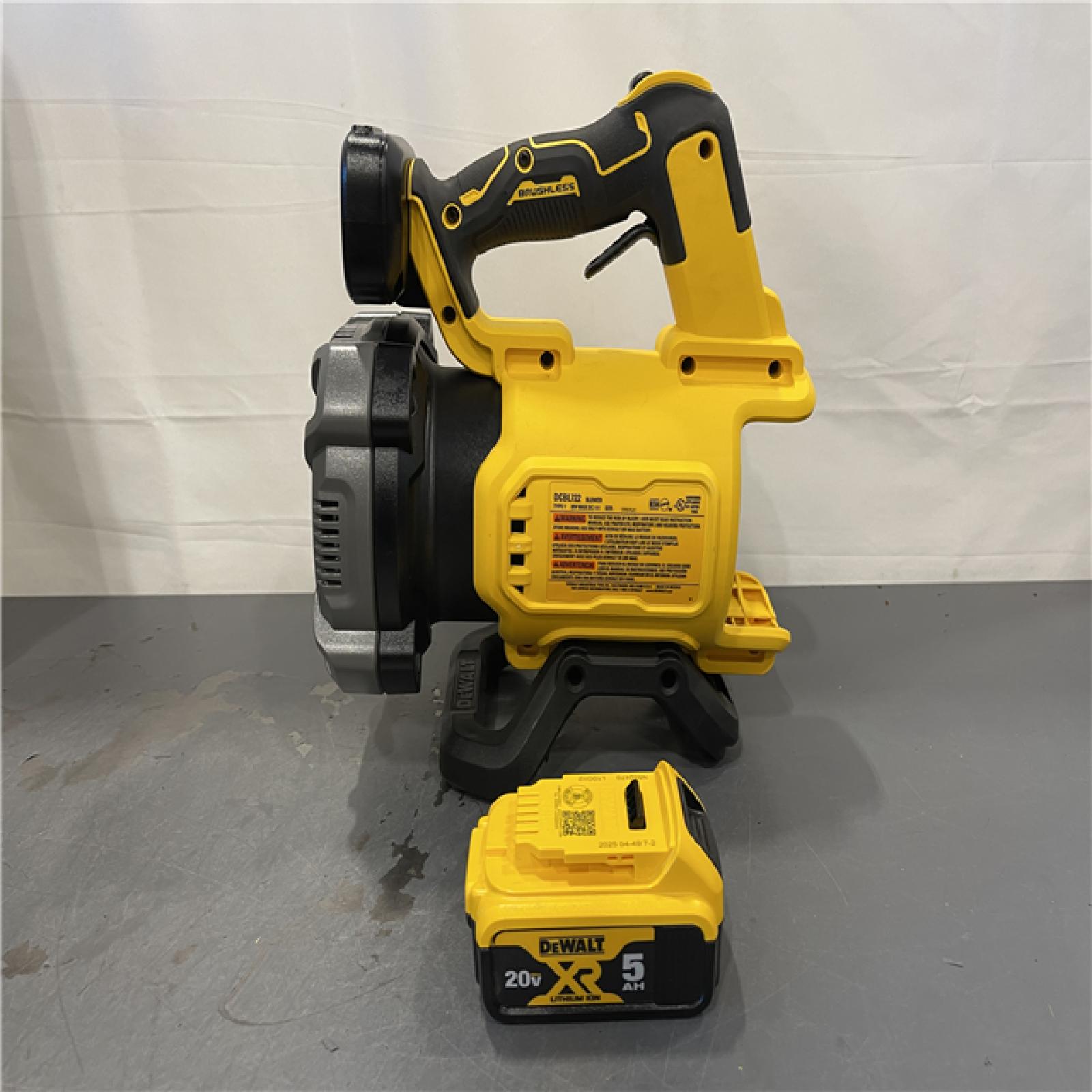 AS-IS - DeWalt 20V MAX 125 MPH 450 CFM Brushless Cordless Battery Powered Blower Kit