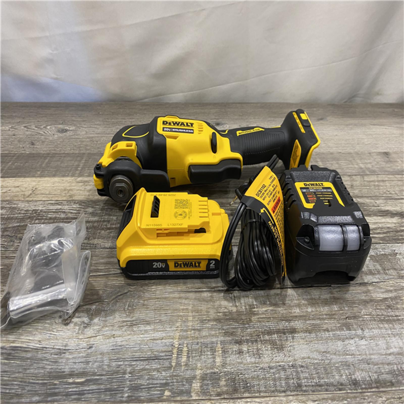 AS-IS DEWALT ATOMIC 20V MAX Cordless Brushless Oscillating Multi Tool Kit
