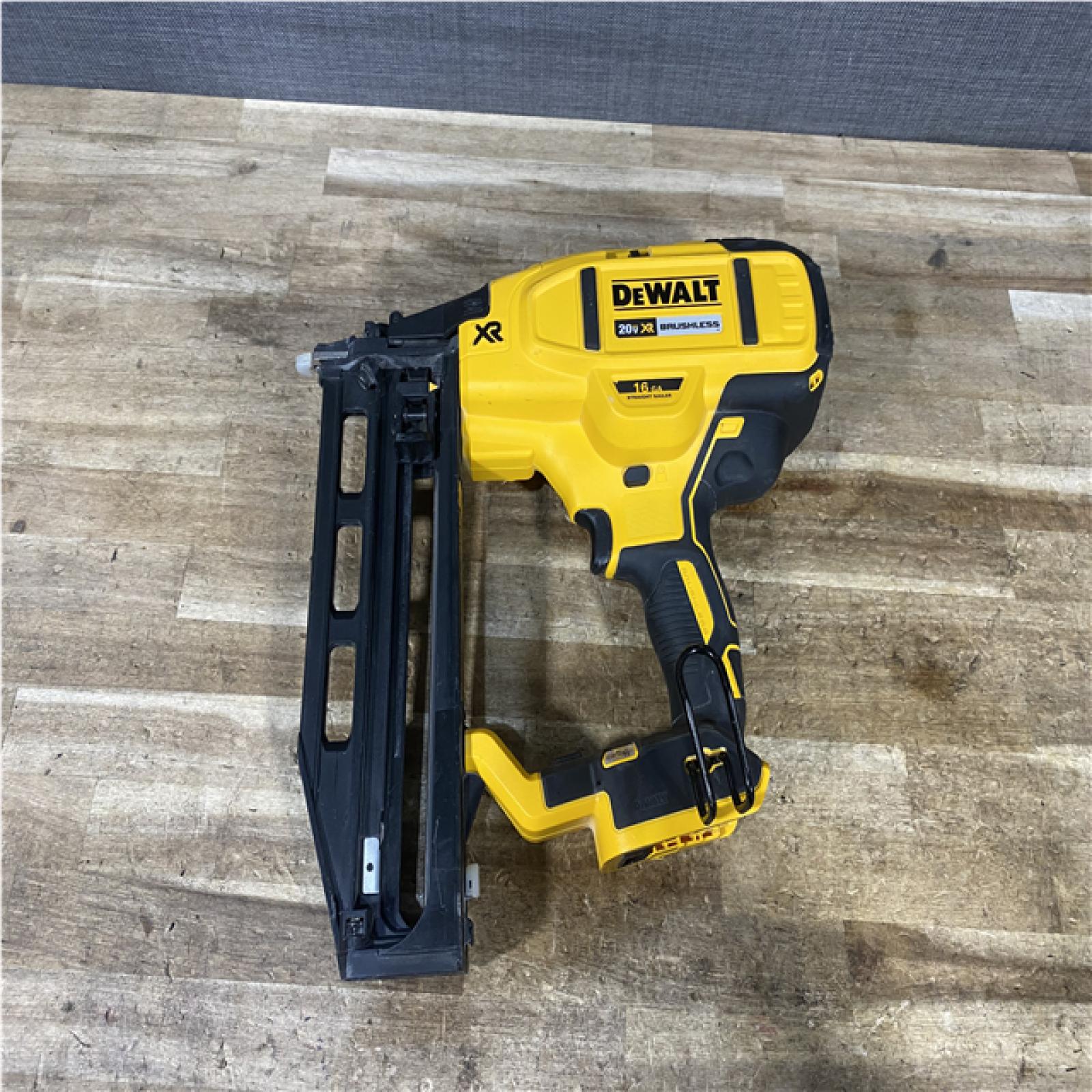 Houston Location AS-IS DEWDCN662N DeWalt DCN662 18v XR Cordless 16G 2nd Fix Straight Nailer