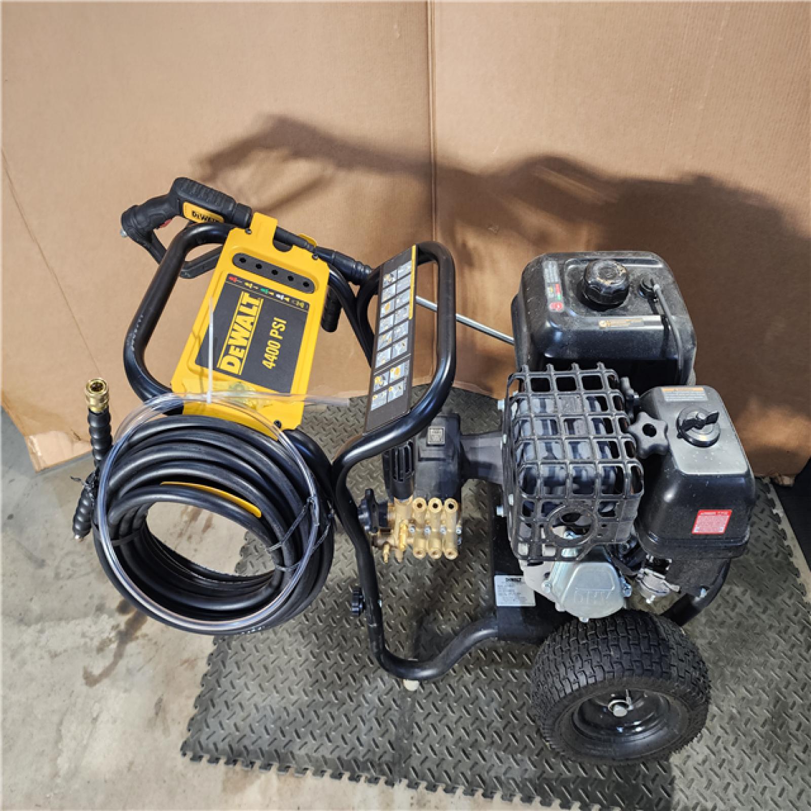 HOUSTON LOCATION - AS-IS DEWALT 4400 PSI 4.0 GPM Cold Water Gas Pressure Washer