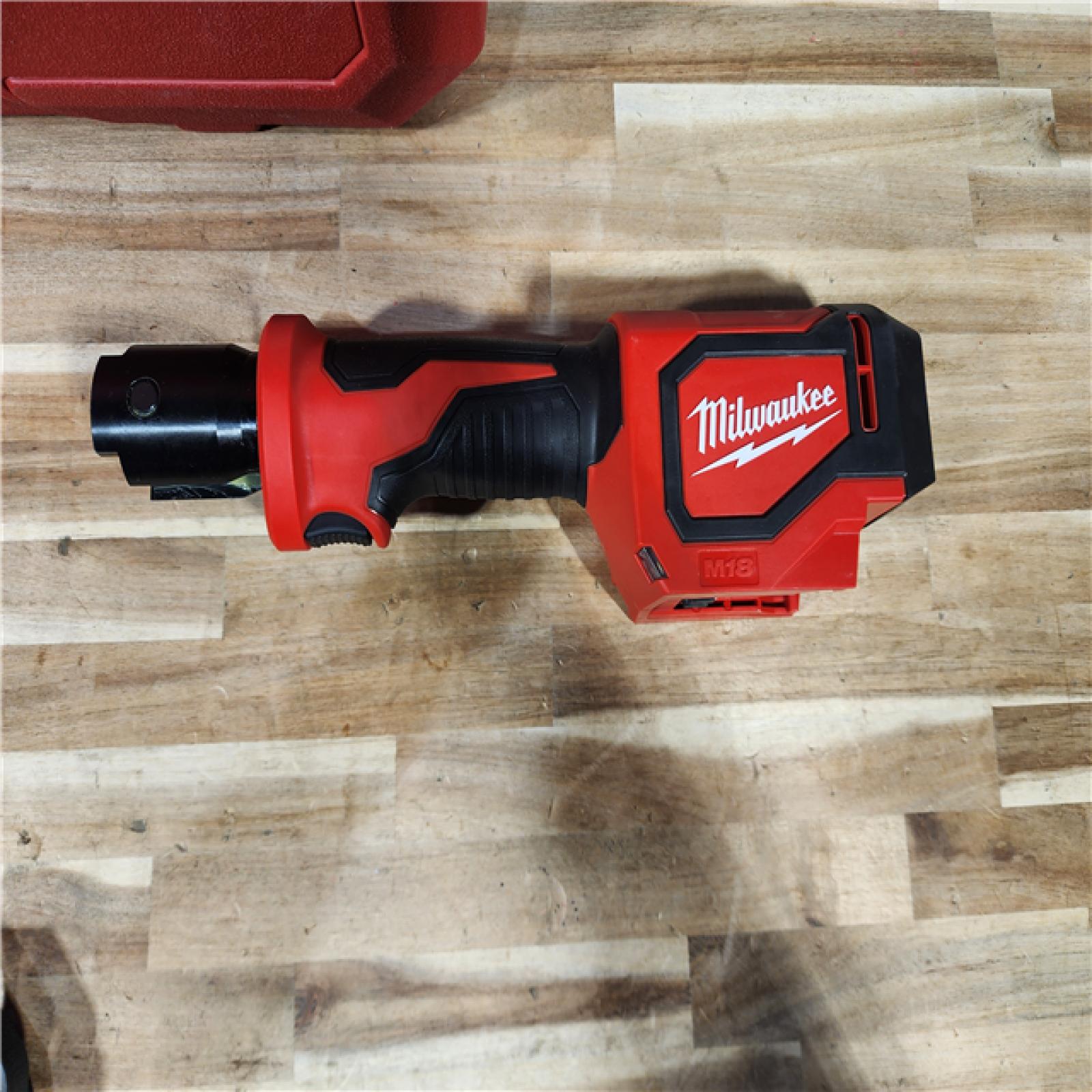 HOUSTON LOCATION - AS-IS (APPEARS LIKE NEW) Milwaukee 18V Lithium-Ion Cordless Short Throw Press Tool with 3 PEX Crimp Jaws Kit