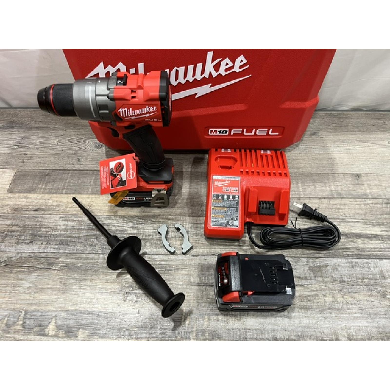 NEW - Milwaukee FUEL 18V Lithium-Ion Brushless Cordless 1/2 in. Drill/Driver Kit