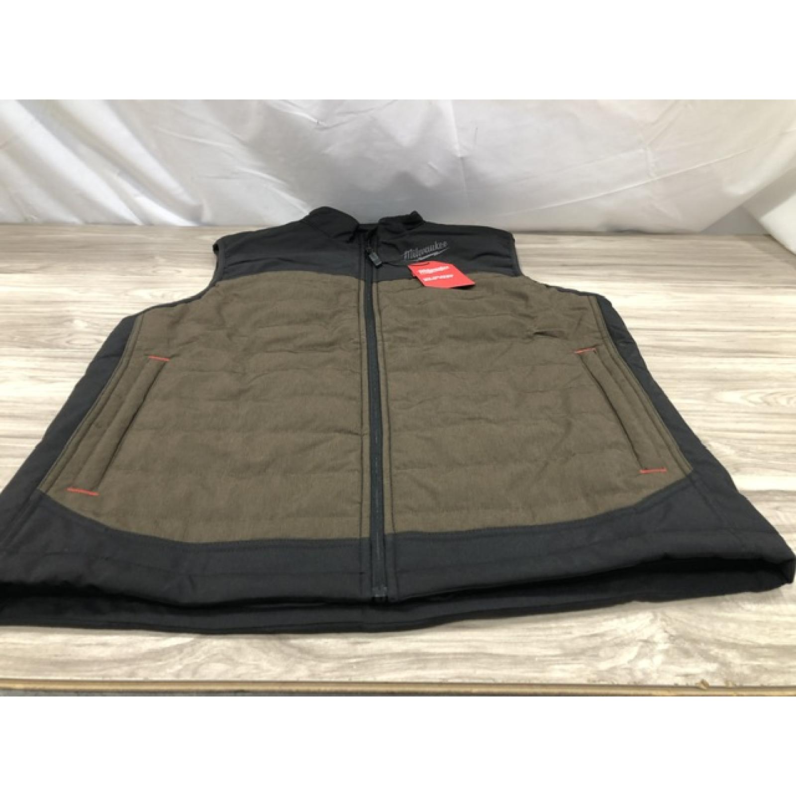 AS-IS Milwaukee Brown Medium Unisex Heated Vest Kit