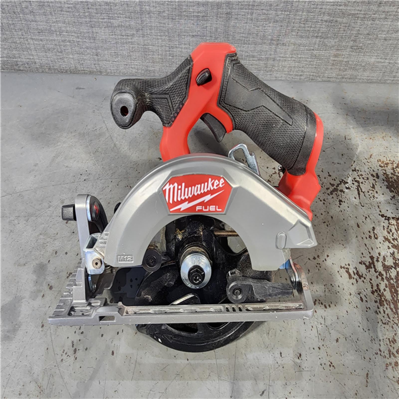 HOUSTON LOCATION - AS-IS Milwaukee 2 Tool Combo Kit W/ (2) Battery & Charger