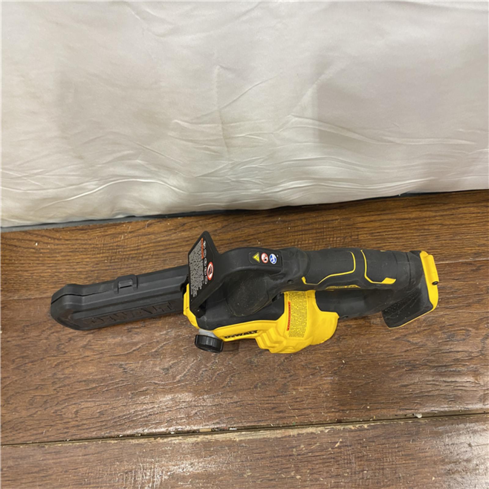 AS-IS Dewalt 20V Max 8  Pruning Chainsaw Brushless Cordless Kit