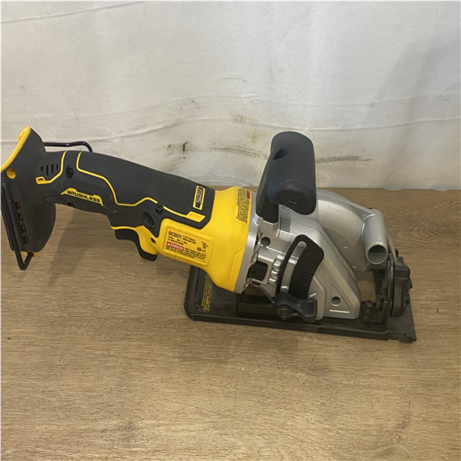 AS-IS DEWALT ATOMIC 20V MAX Cordless Brushless 4-1/2 in. Circular Saw (Tool Only)