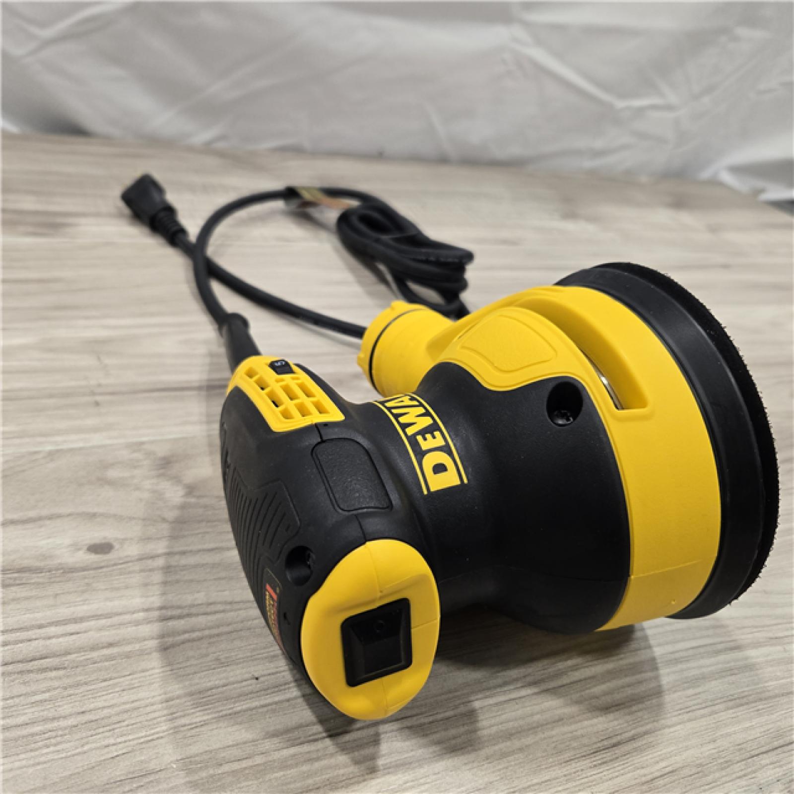 LIKE NEW! - DEWALT 3 Amp Corded 5 in. Variable Speed Random Orbital Sander