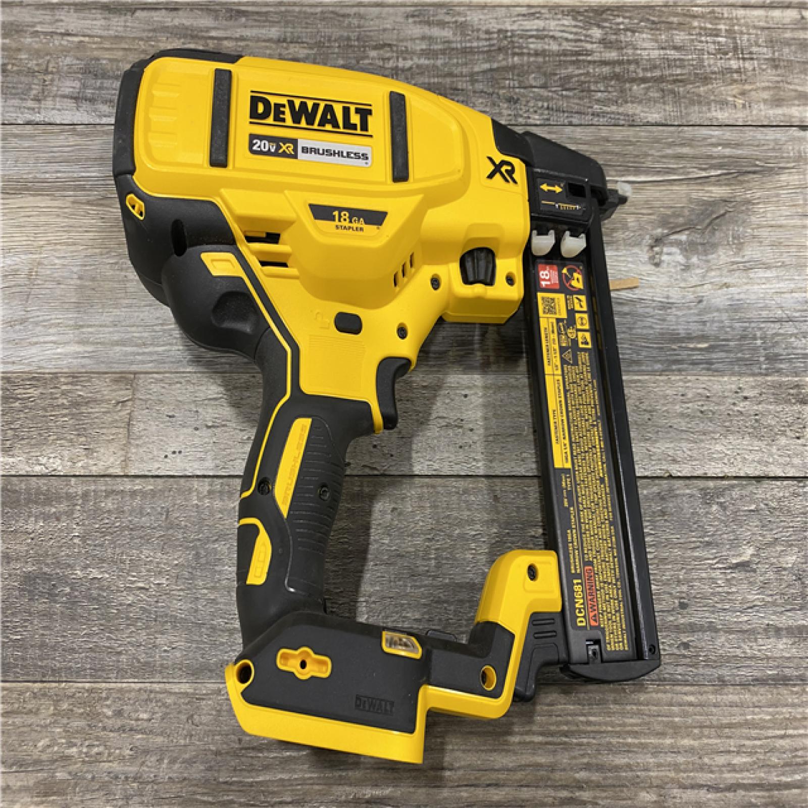 AS-IS DEWALT 20V MAX XR Lithium-Ion Cordless 18-Gauge Narrow Crown Stapler Kit