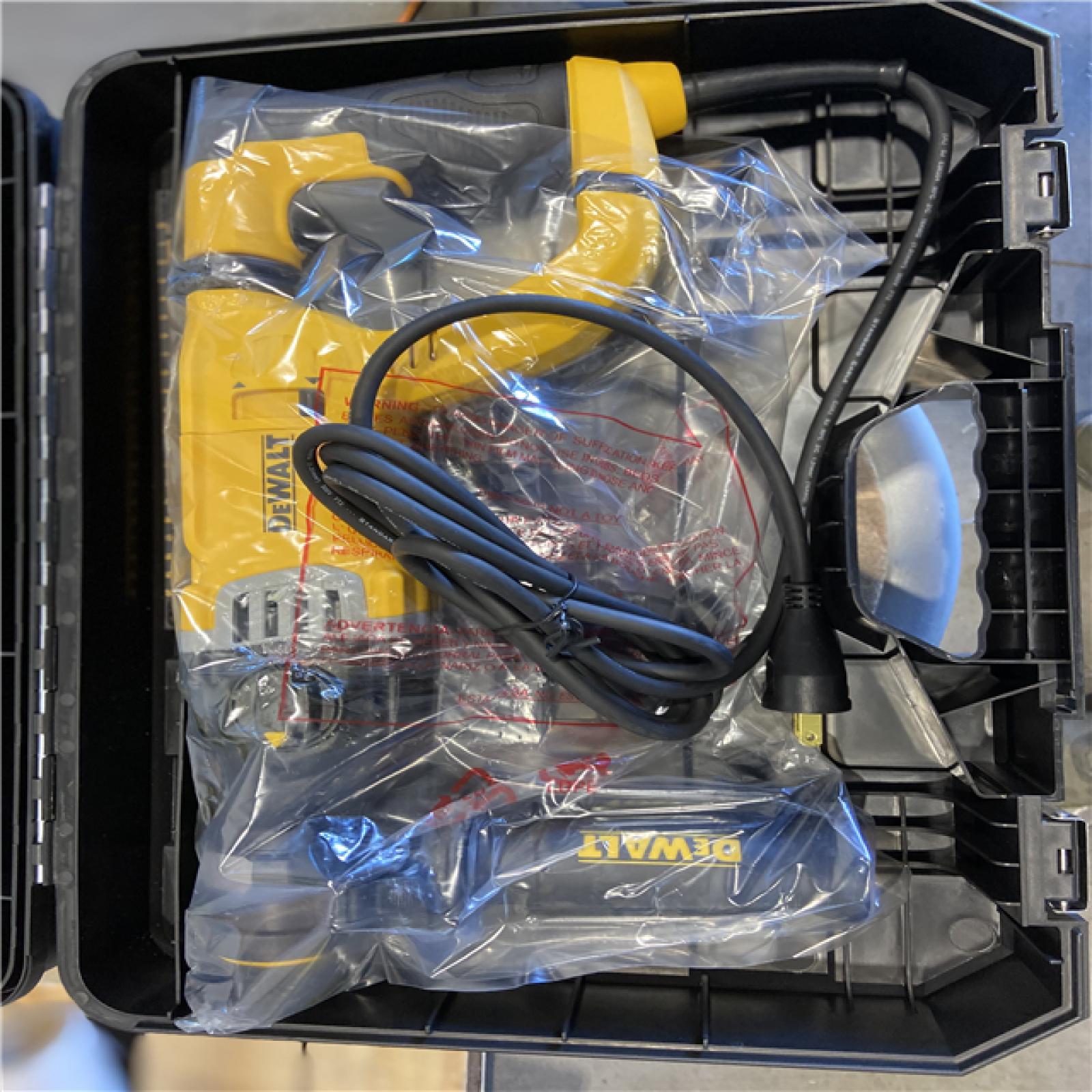 NEW! - DEWALT 8.5 Amp 1-1/8 in. Corded SDS-PLUS D-Handle Concrete/Masonry Rotary Hammer Drill Kit