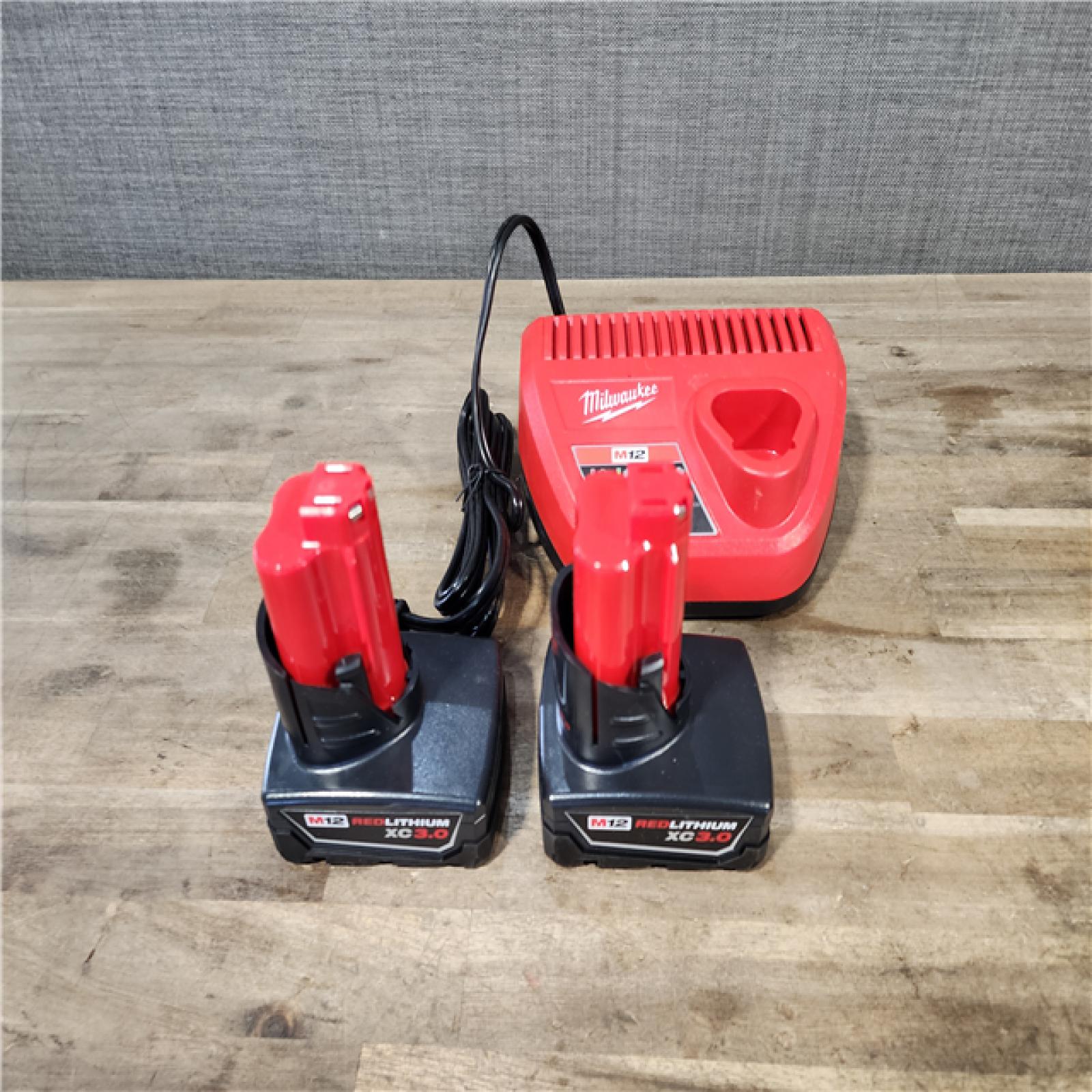 HOUSTON LOCATION - AS-IS MILWAUKEE 3 TOOL COMBO KIT W/ (2) BATTERY & CHARGER