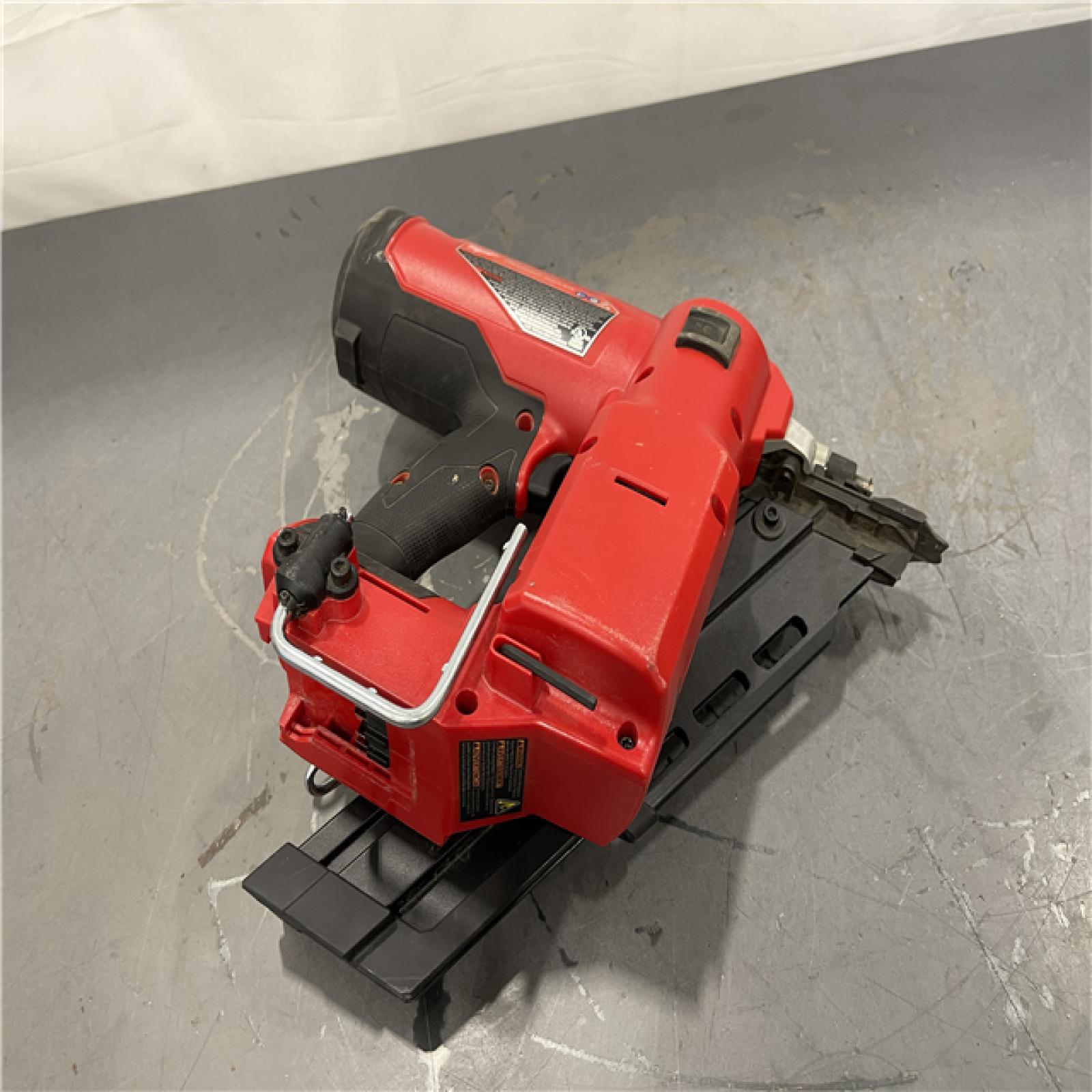 AS-IS - Milwaukee M18 FUEL 3-1/2 in. 18-Volt 30-Degree Lithium-Ion Brushless Cordless Framing Nailer