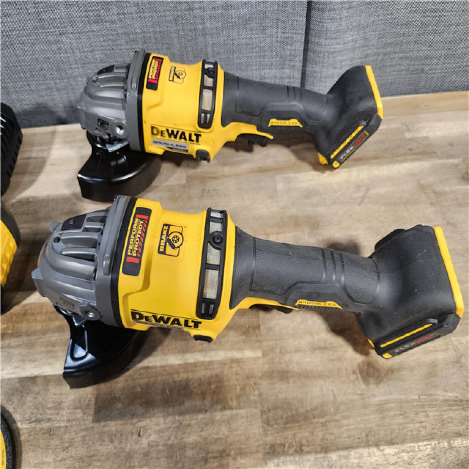 HOUSTON LOCATION - AS-IS (2) DeWalt Flexvolt 60V Max Cordless Grinder  4.5 in; 6 in  Kit  W/ (2) 9.0AH BATTERY & CHARGER