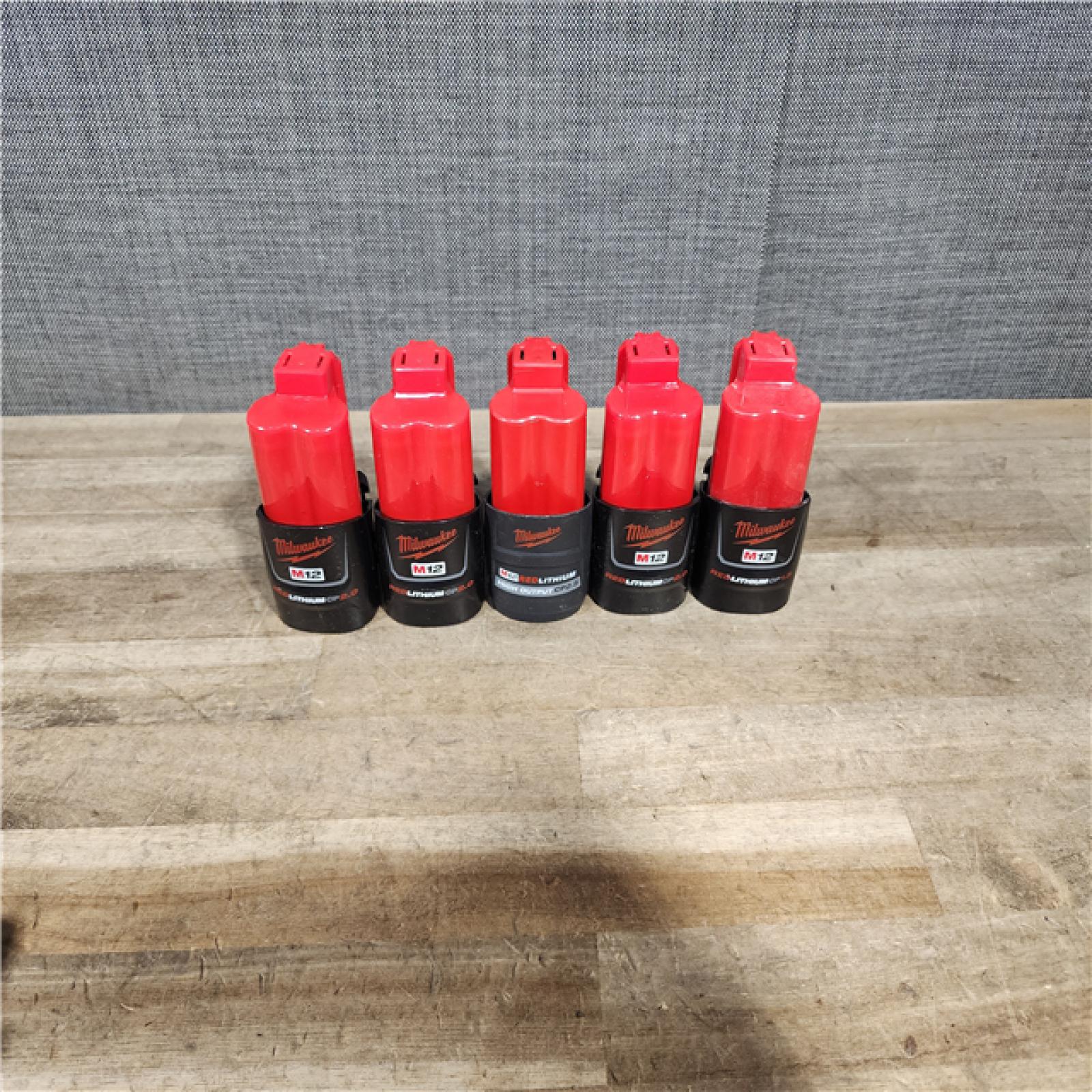 HOUSTON LOCATION - AS-IS MILWAUKEE BATTERY PACK QTY - 15