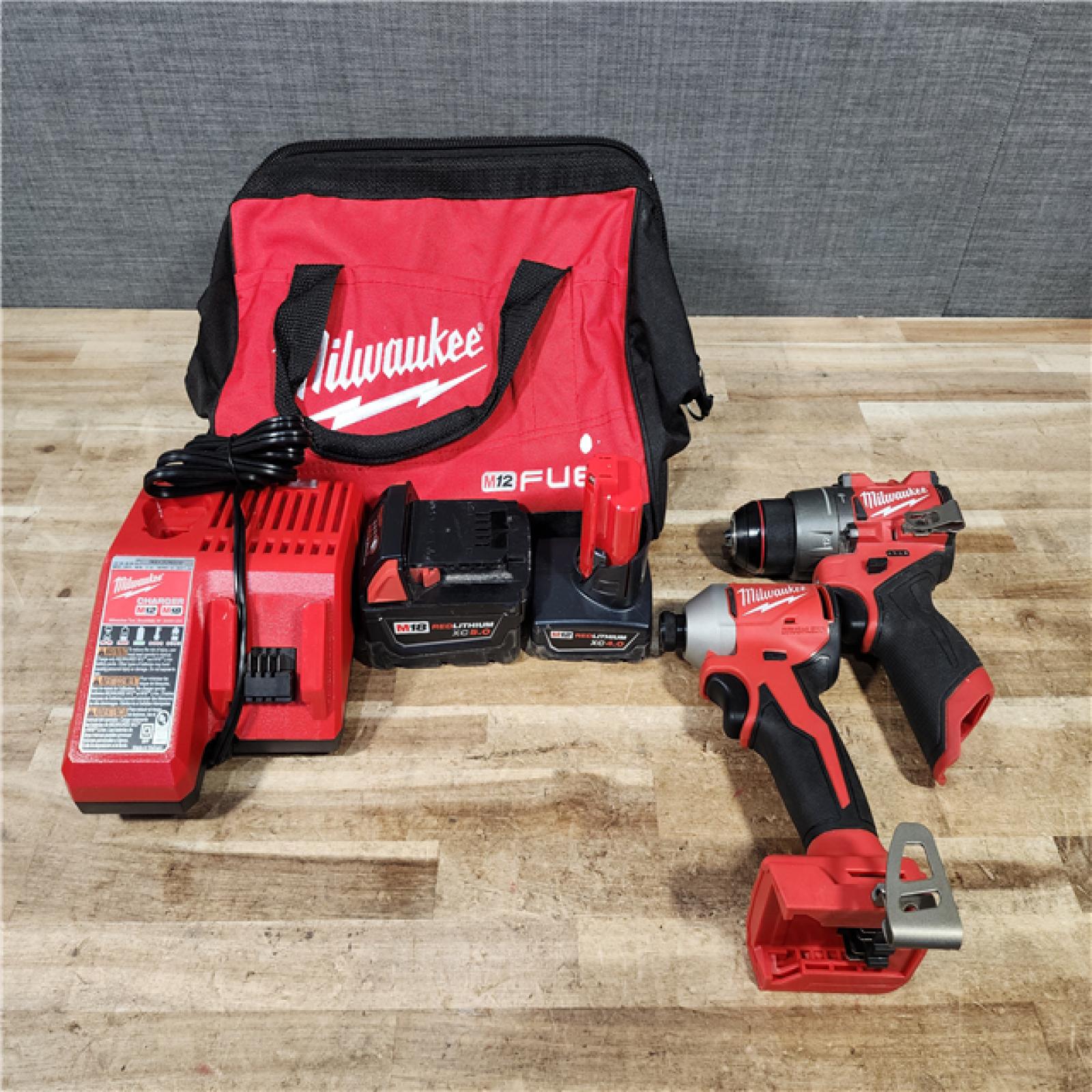 HOUSTON LOCATION - AS - IS Milwaukee 2 Tool Combo Kit W/ (2) Battery & Charger