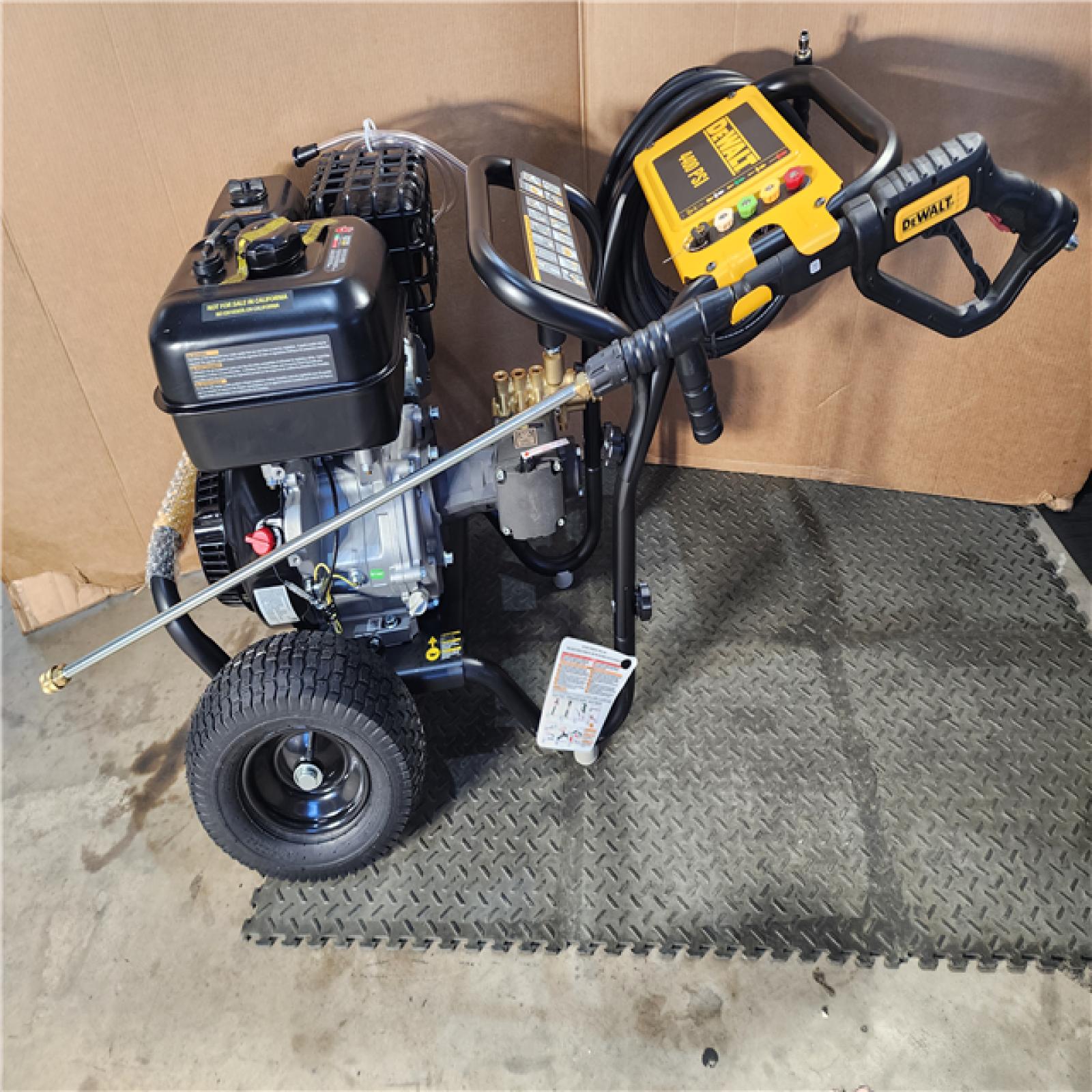 HOUSTON LOCATION - AS-IS (APPEARS LIKE NEW) DEWALT 4400 PSI 4.0 GPM Cold Water Gas Pressure Washer