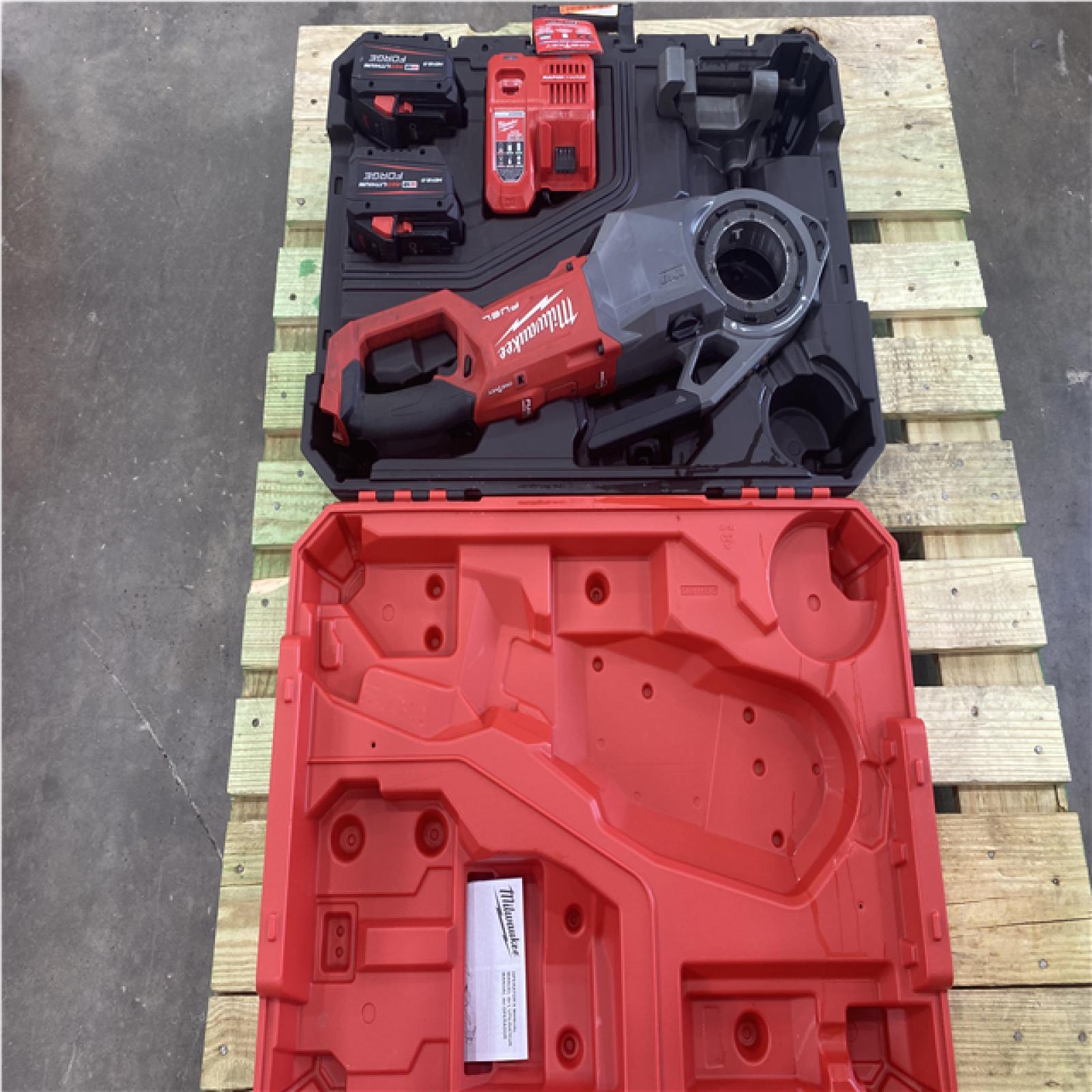 Houston Location - AS-IS Tool Pallet PIPE THREADER