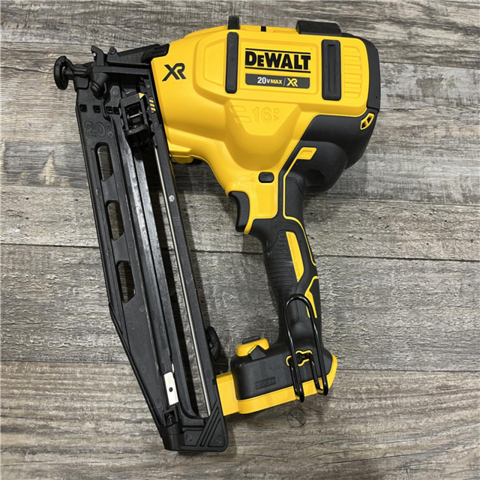 AS-IS DEWALT 20V MAX XR 16-Gauge Electric Cordless Angled Finishing Nailer Kit