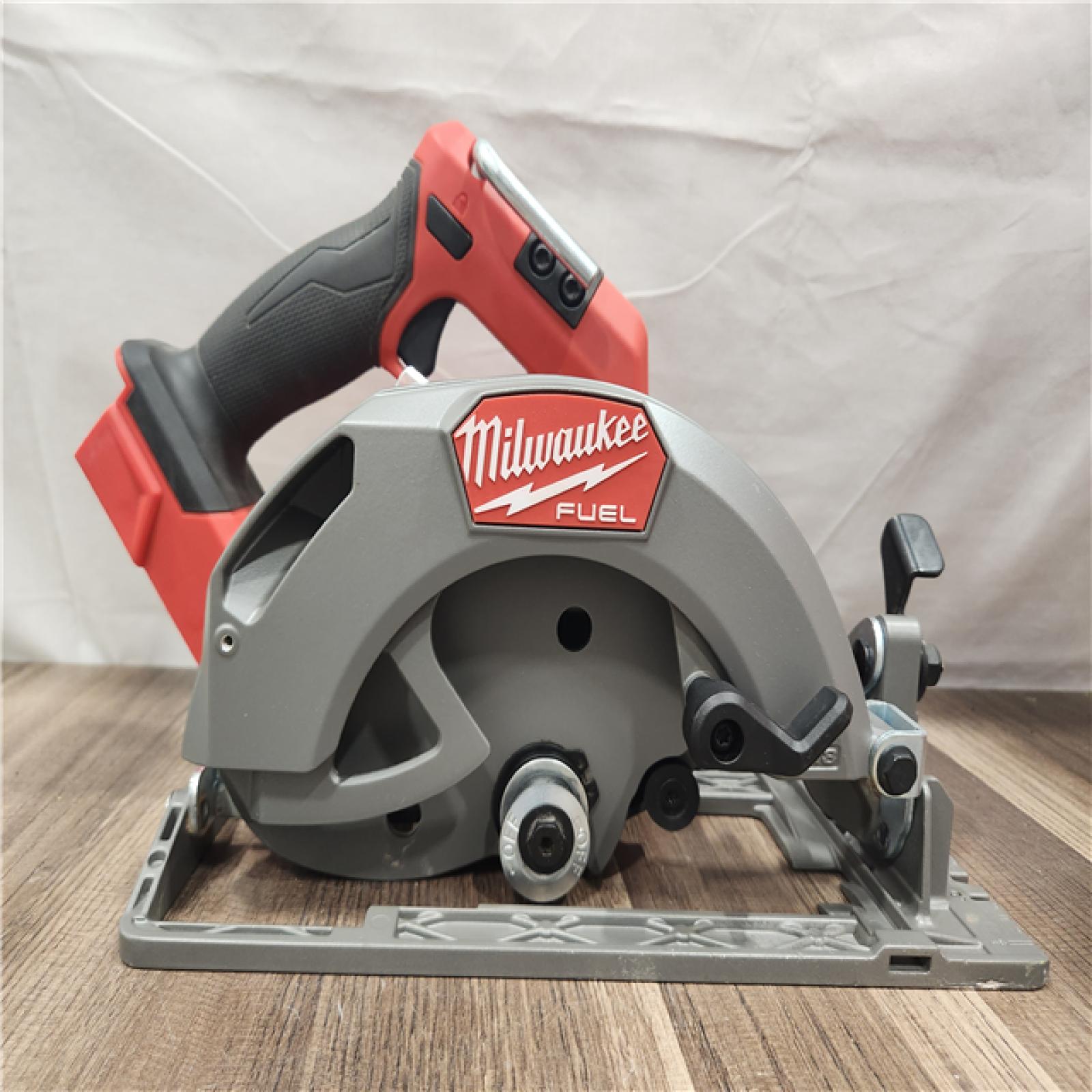 AS-IS- Milwaukee M18 FUEL 7-1/4 Inch Circular Saw (TOOL ONLY)
