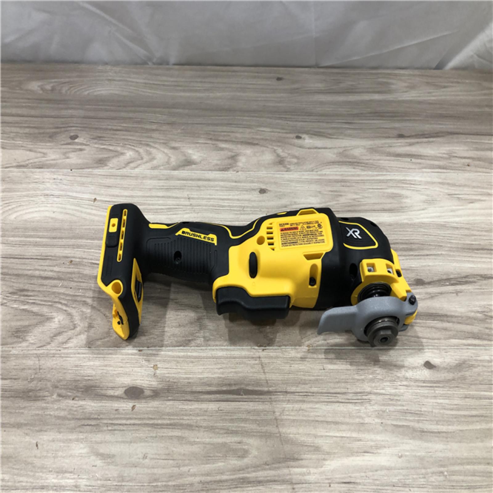 AS-IS DEWALT 20-Volt MAX XR Cordless 3-speed Oscillating Multi-Tool DCS356B (Tool-Only)