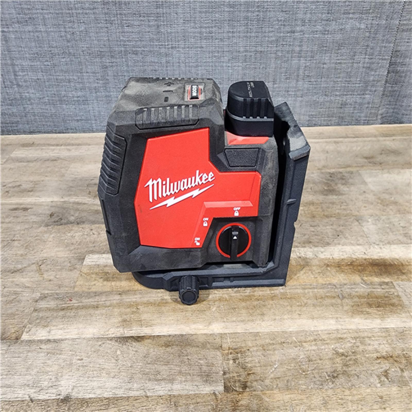 HOUSTON LOCATION - AS-IS MILWAUKEE 100 ft. REDLITHIUM Lithium-Ion USB Green Rechargeable Cross Line Laser Level (TOOL ONLY)