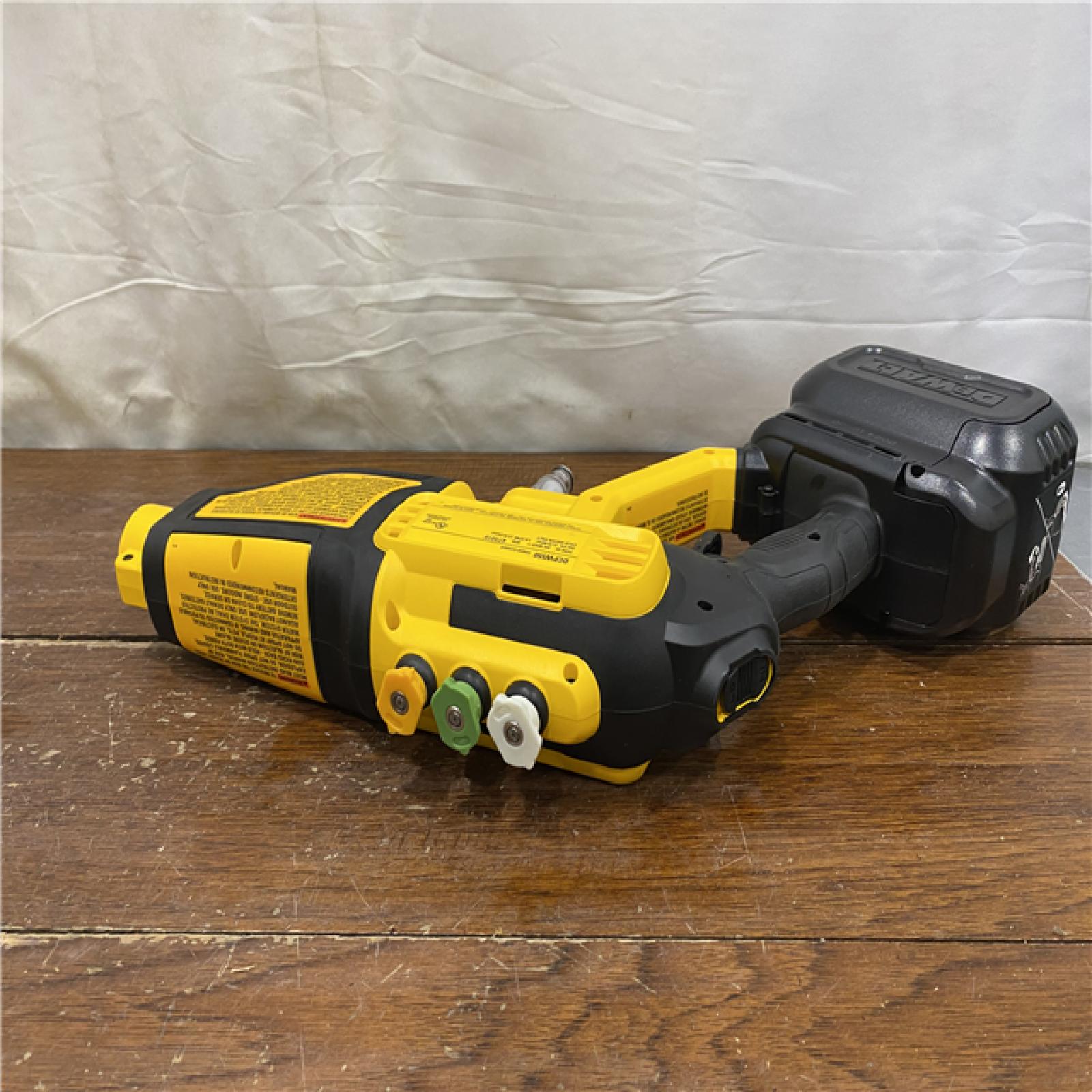 AS-IS Dewalt 20V 550 PSI  1 GPM Cordless Power Cleaner W/ 4 Nozzles Tool-Only DCPW550B
