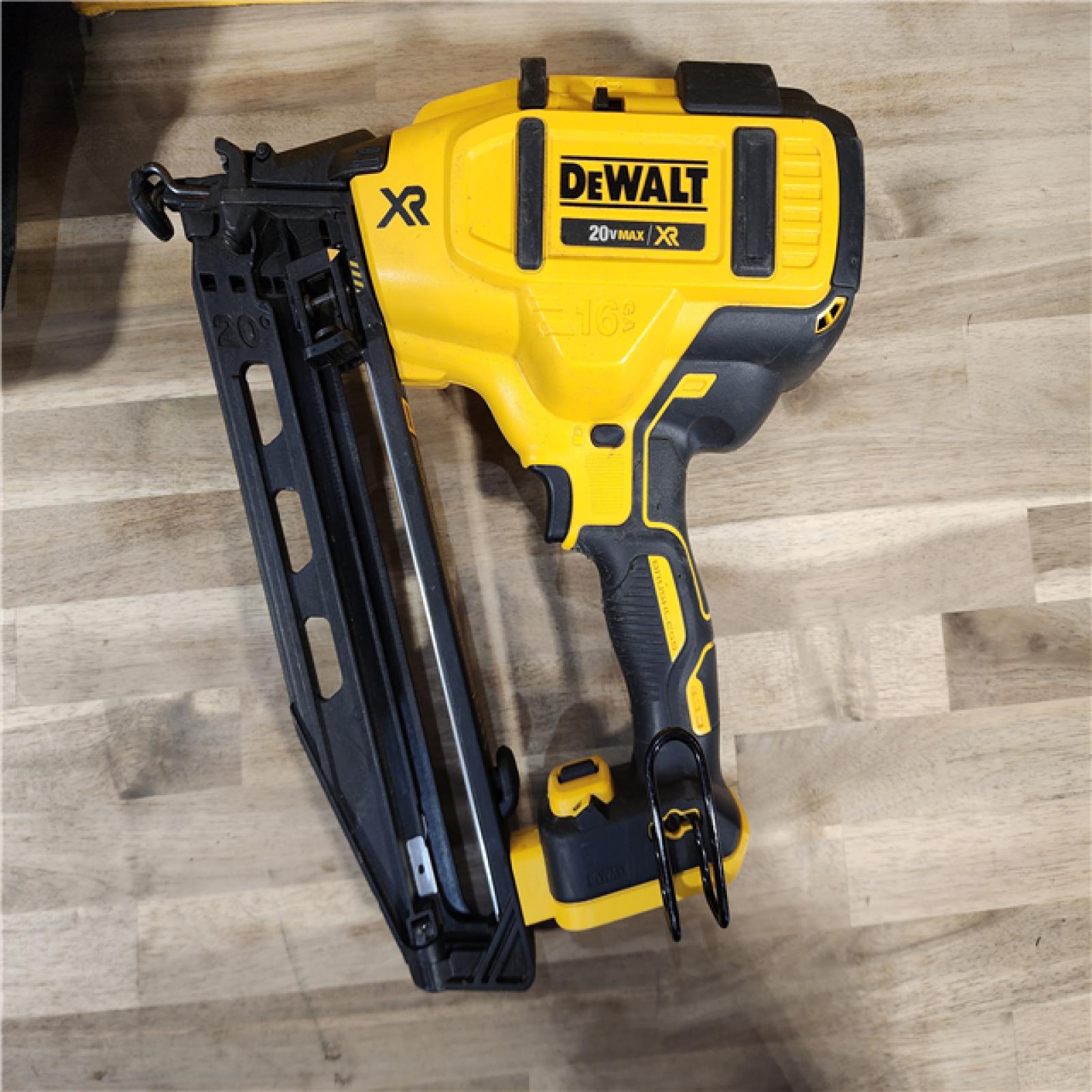 HOUSTON LOCATION - AS-IS DeWalt DCN660D1 20V 16 Gauge Cordless Angled Finish Nailer Kit W/ 2Ah Battery