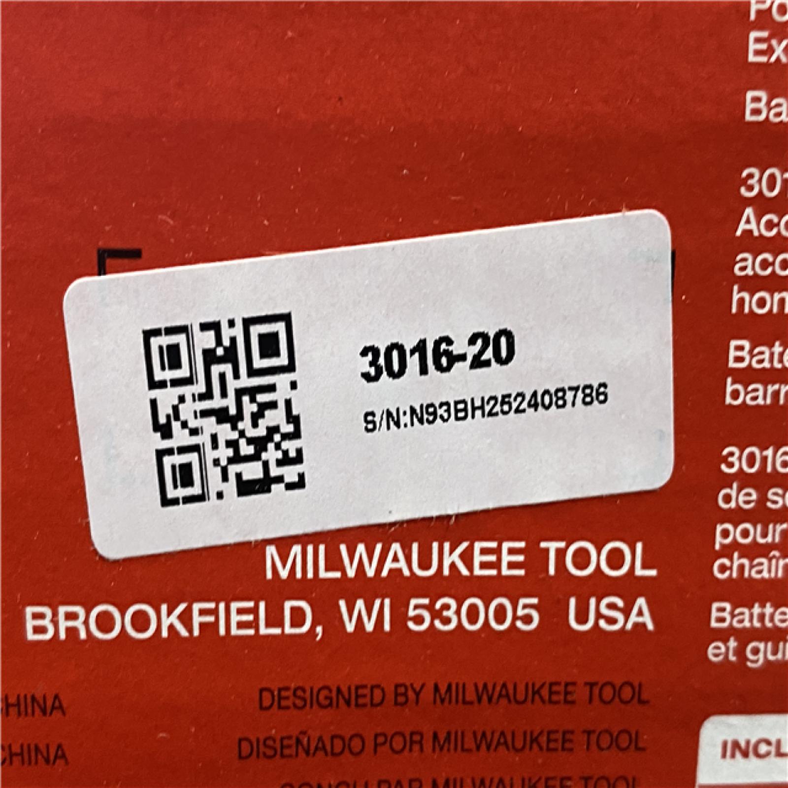 NEW - Milwaukee FUEL 18V 10 in. Brushless Cordless Battery Powered Pole Saw with QUIK-LOK Attachment Capability (Tool-Only)