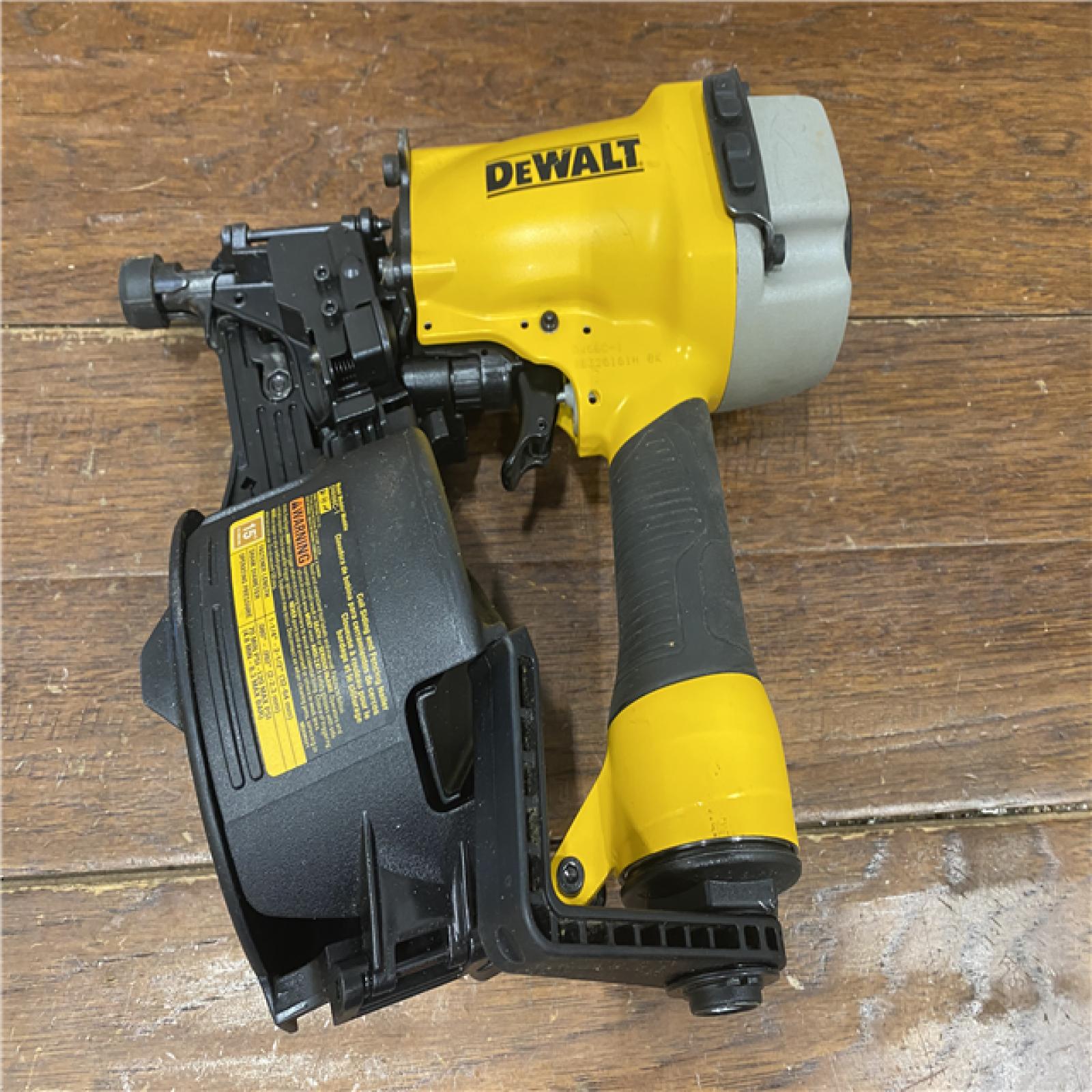 AS-IS DEWALT DW66C-1 2-1/2 Inch 15 Degree Coil Siding and Fencing Nailer