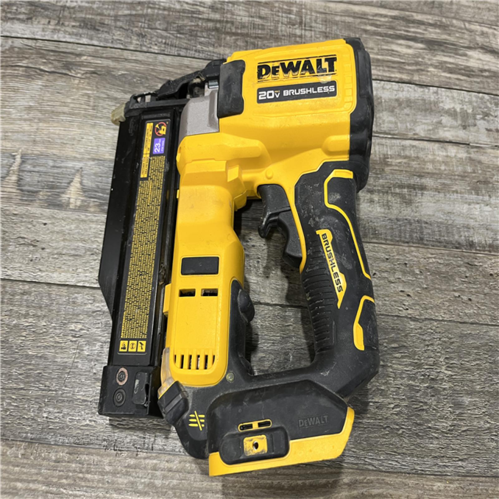 AS-IS DEWALT ATOMIC 20V MAX Lithium Ion Cordless 23 Gauge Pin Nailer Kit