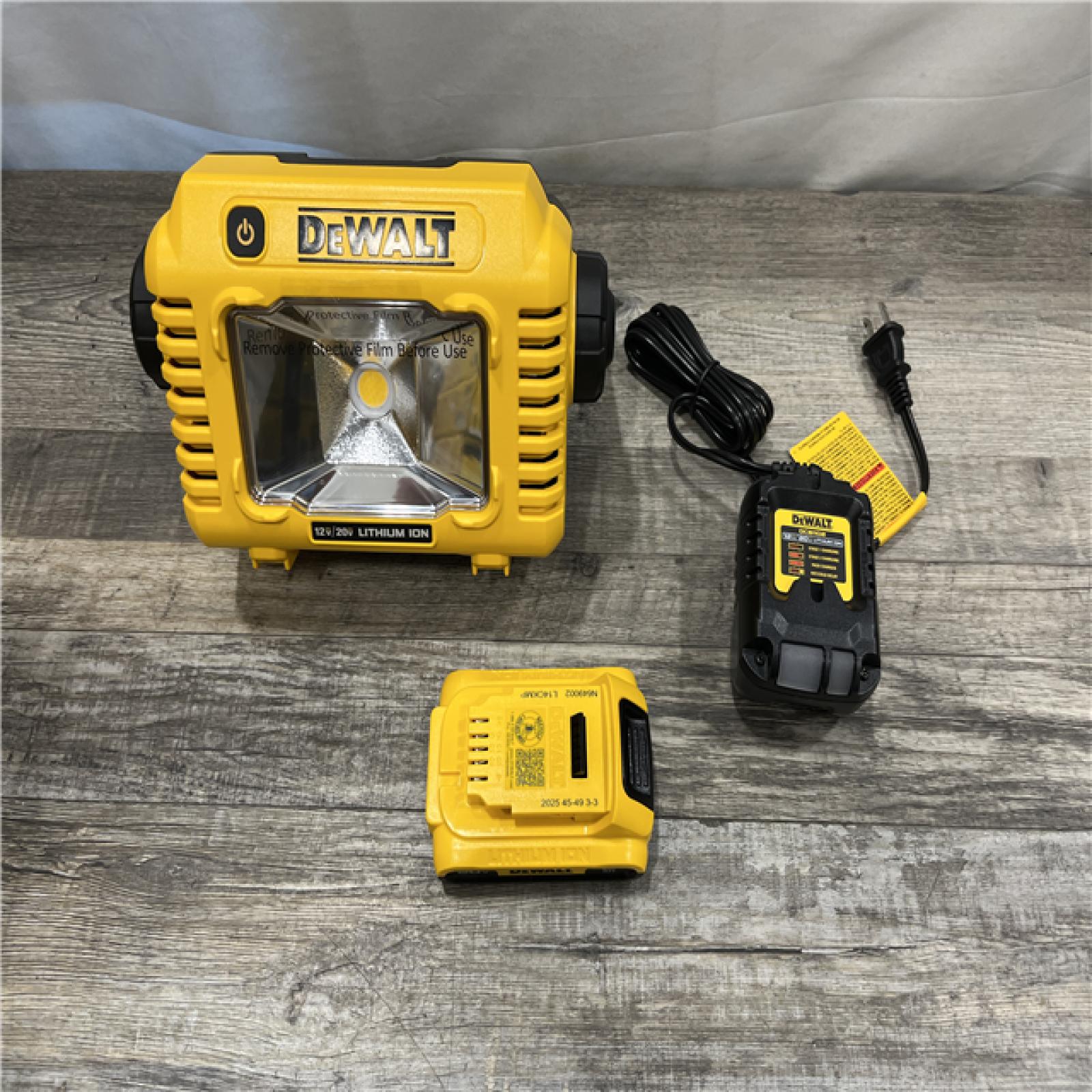 LIKE NEW - DEWALT 20-Volt MAX Lithium-Ion Compact Cordless Task Light Kit