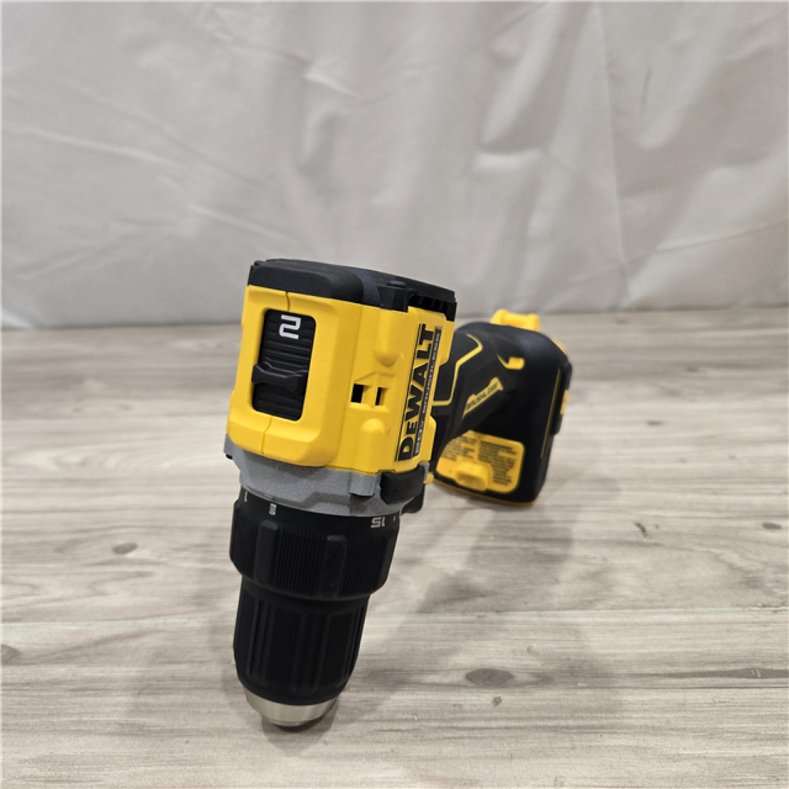 AS-IS DEWALT ATOMIC COMPACT SERIES 20V MAX* Cordless 1/2 Drill/Driver Kit