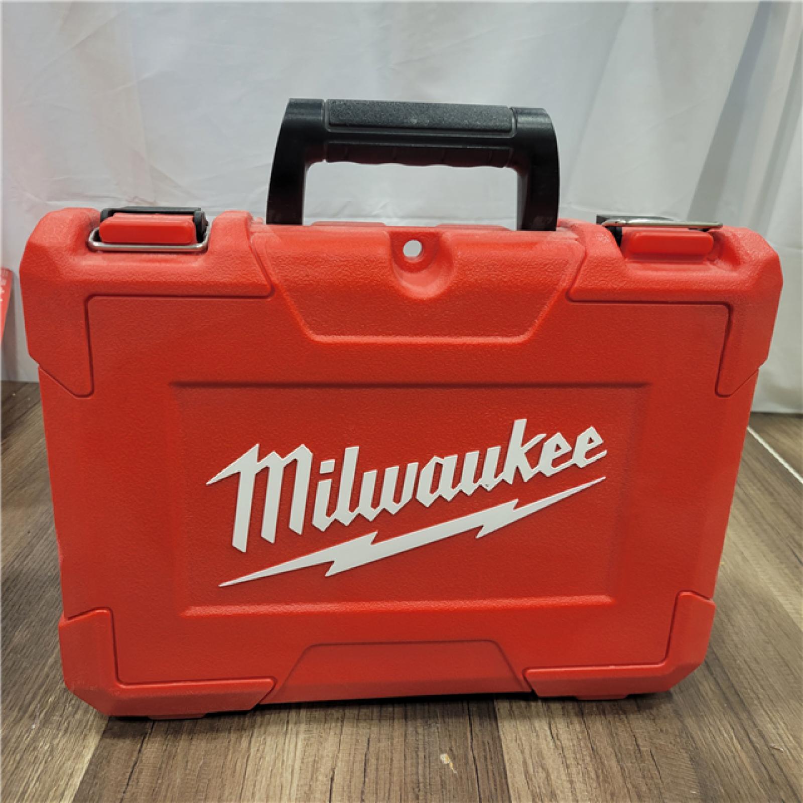 AS-IS  MILWAUKEE 100 Ft. REDLITHIUM Lithium-Ion USB Green Rechargeable Cross Line Laser Level with Charger